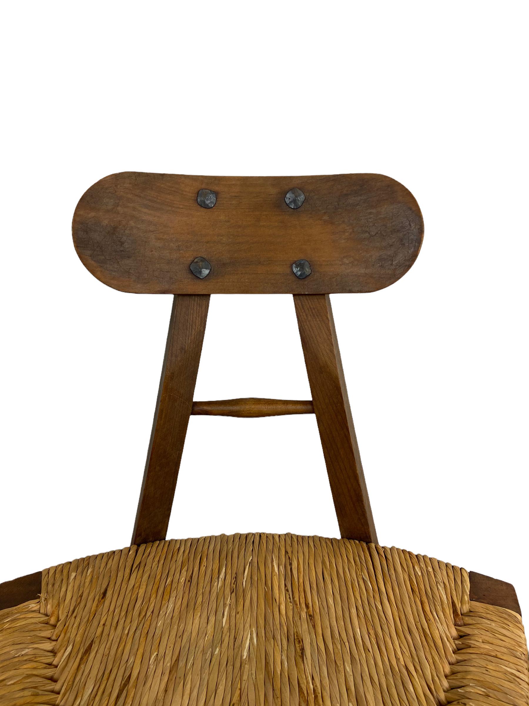 Very rare tripod chair made of beechwood with a rush seat. French design from the fifties. This vintage object is in a good condition but it shows sign of age.