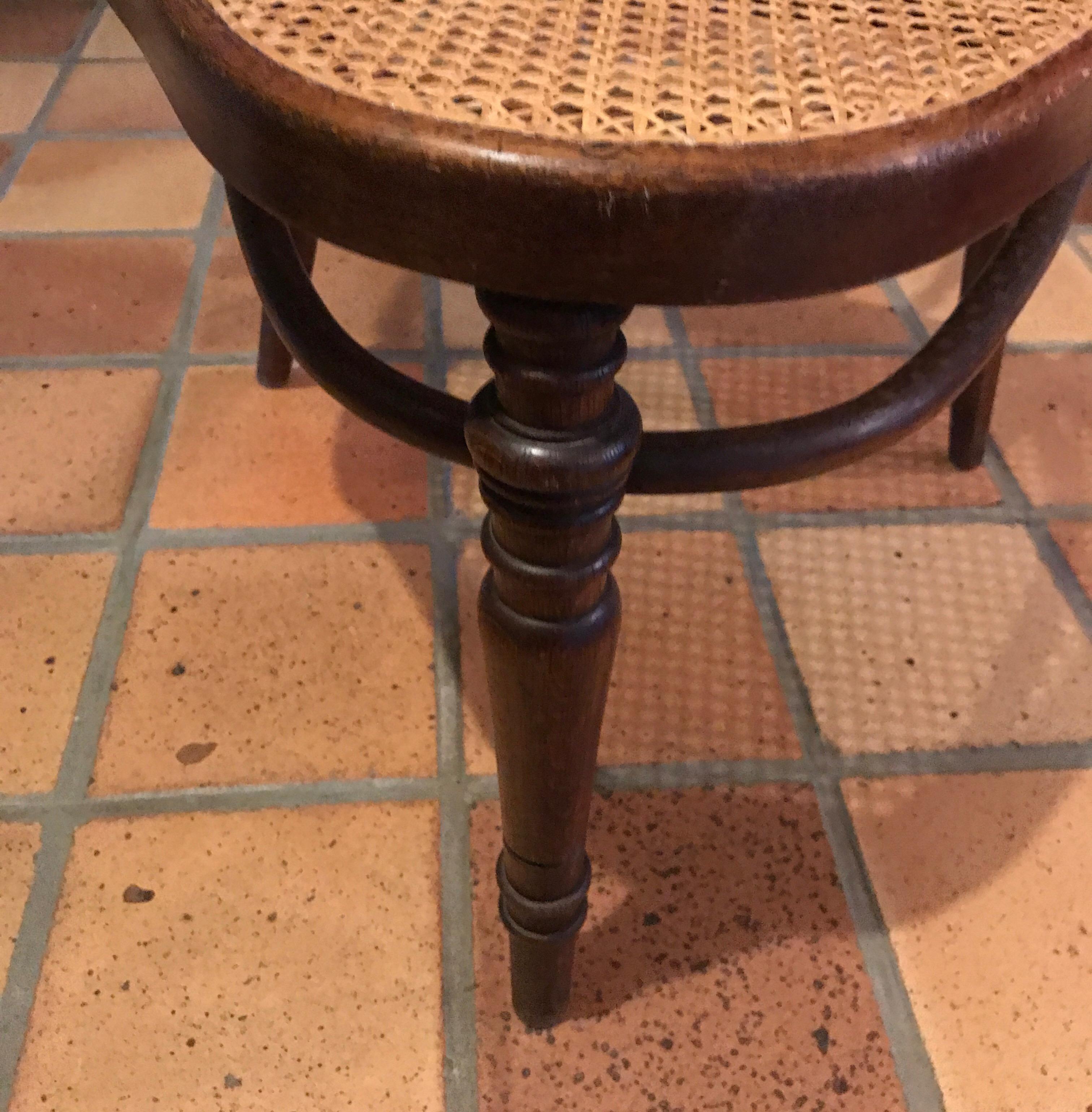 Tripod chair produced by Kohn, circa 1900.
Perfect condition new caning
Stamped and labeled.