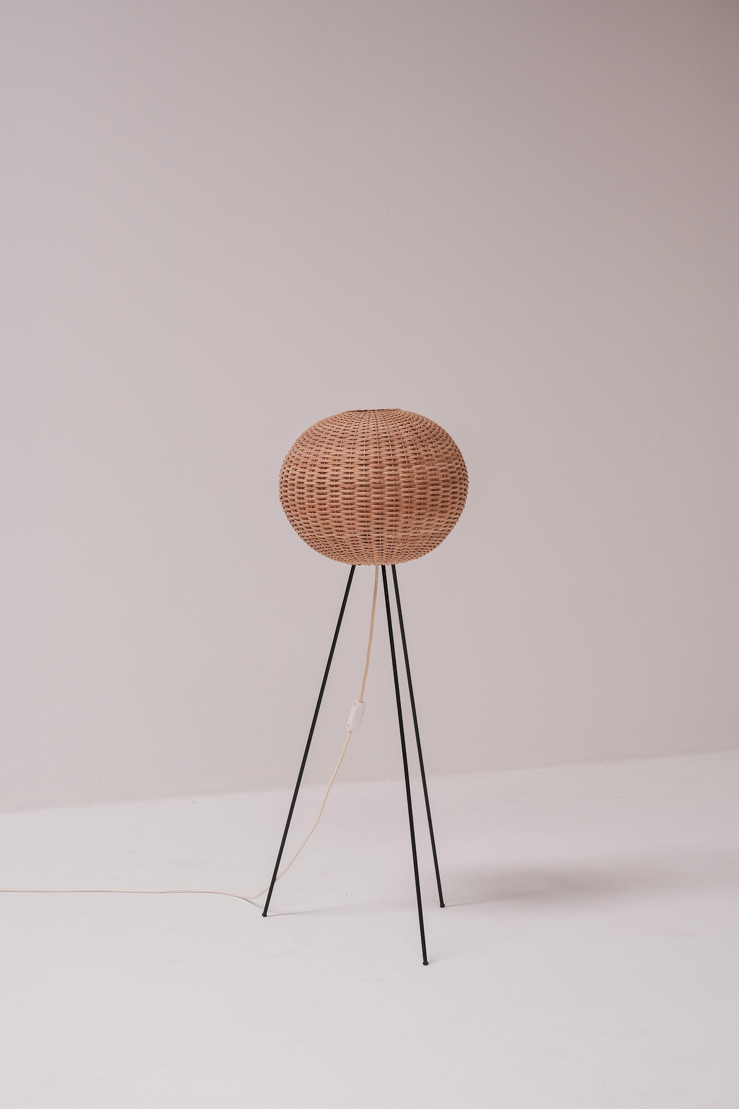 German Tripod cocoon floorlamp, woven ratan 70ties