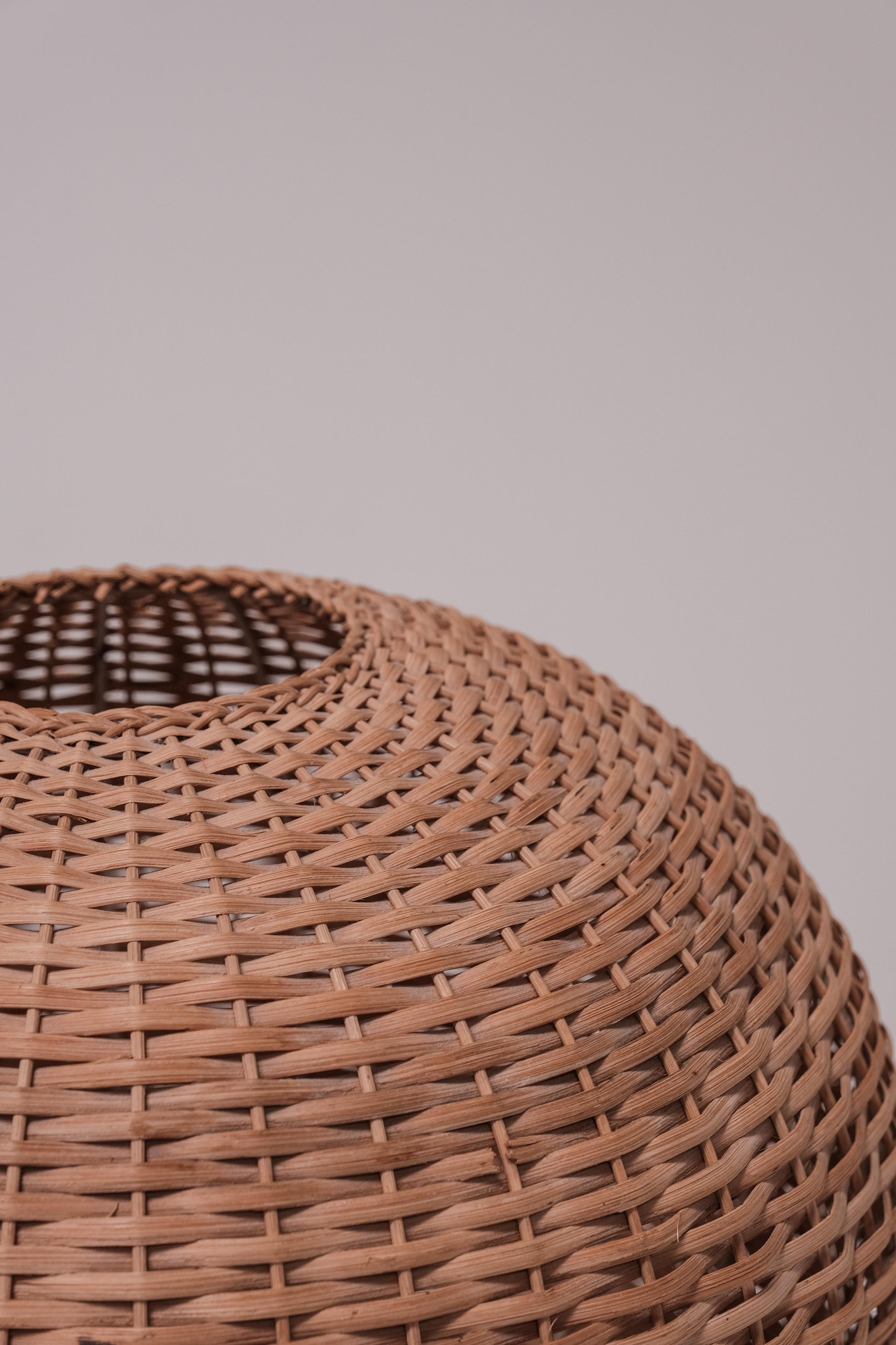 Metal Tripod cocoon floorlamp, woven ratan 70ties