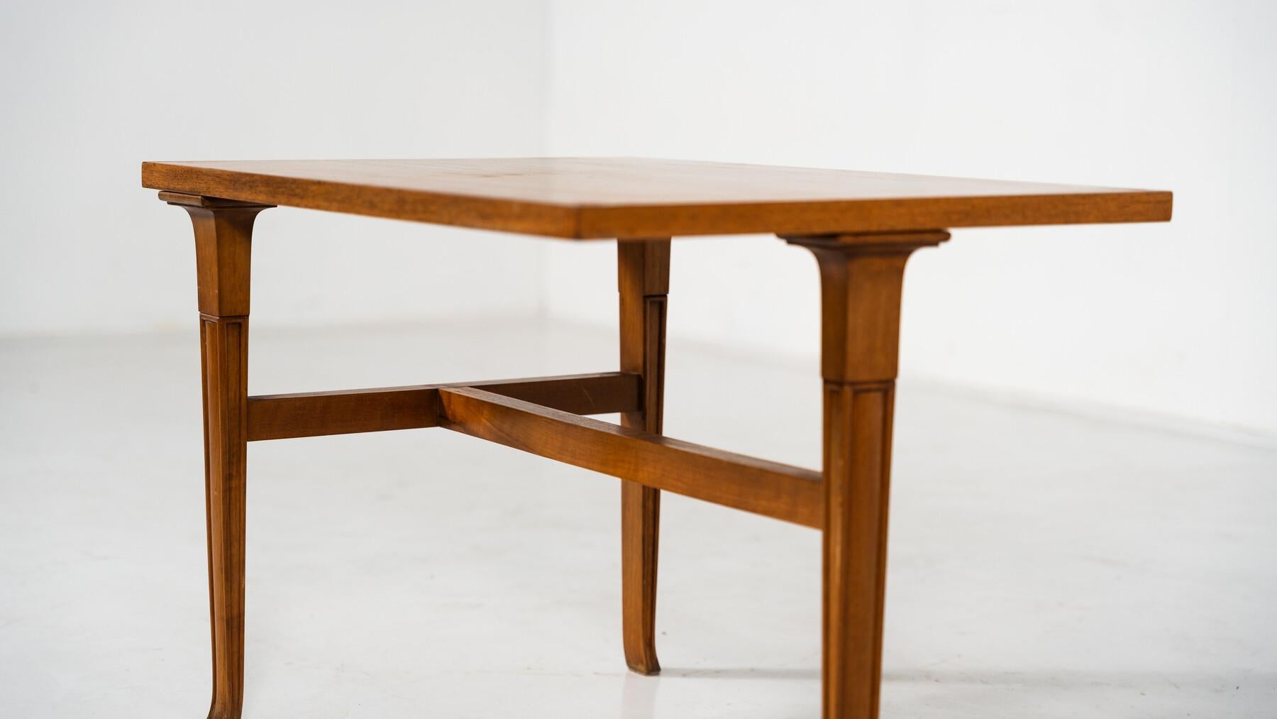 Tripod Coffee Table by T.H. Robsjohn-Gibbings for Saridis In Good Condition For Sale In Brussels, BE