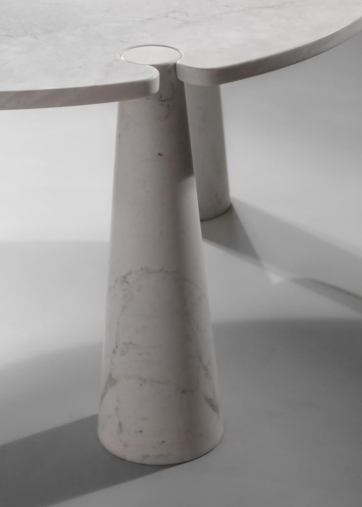 Dreibein-Esstisch aus Carrara-Marmor Angelo Mangiarotti Modell Eros im Angebot 5