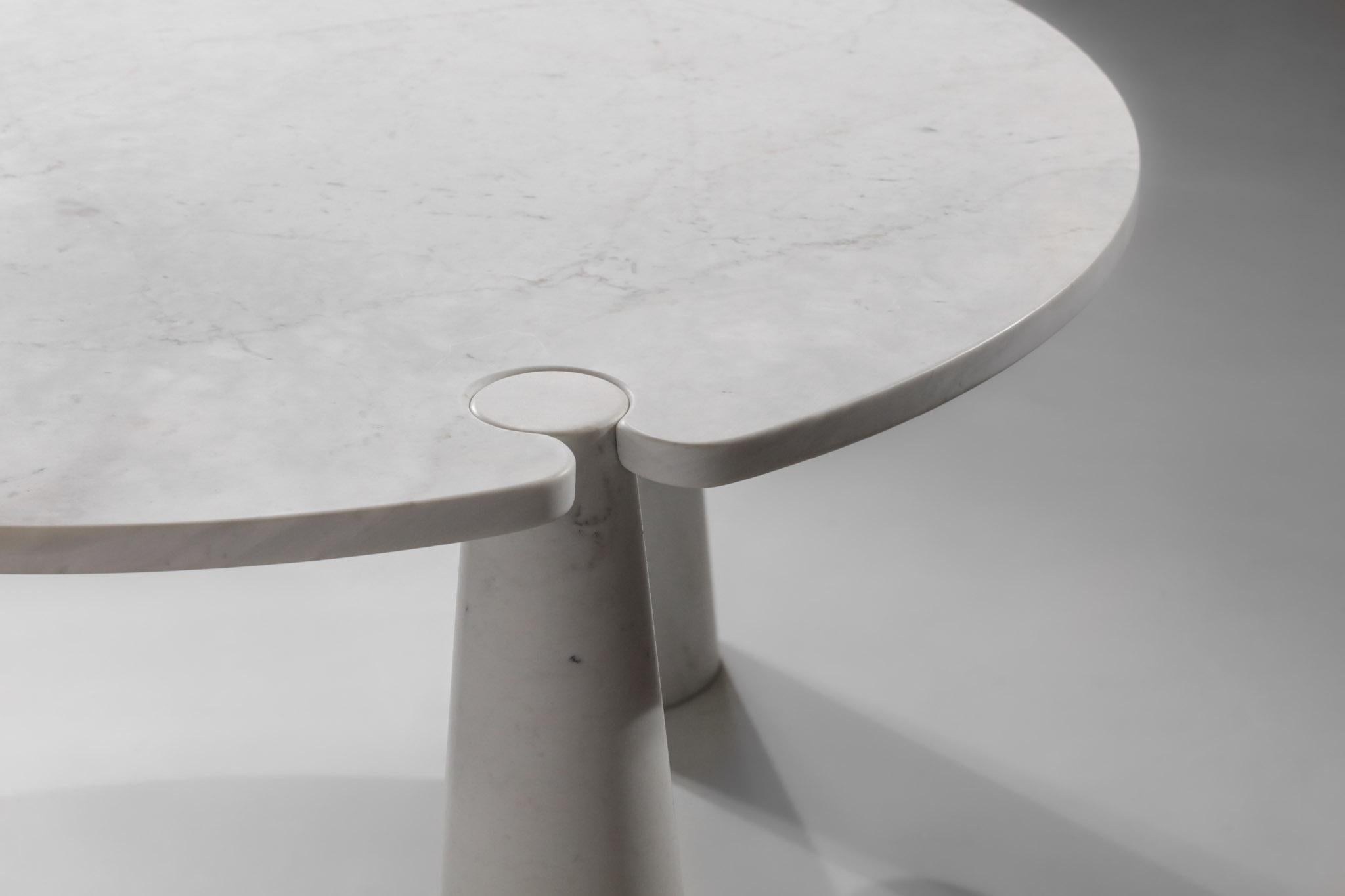 Dreibein-Esstisch aus Carrara-Marmor Angelo Mangiarotti Modell Eros im Angebot 7