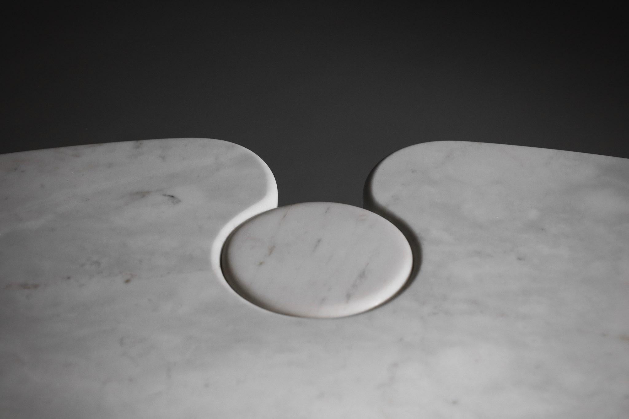 Dreibein-Esstisch aus Carrara-Marmor Angelo Mangiarotti Modell Eros im Angebot 10