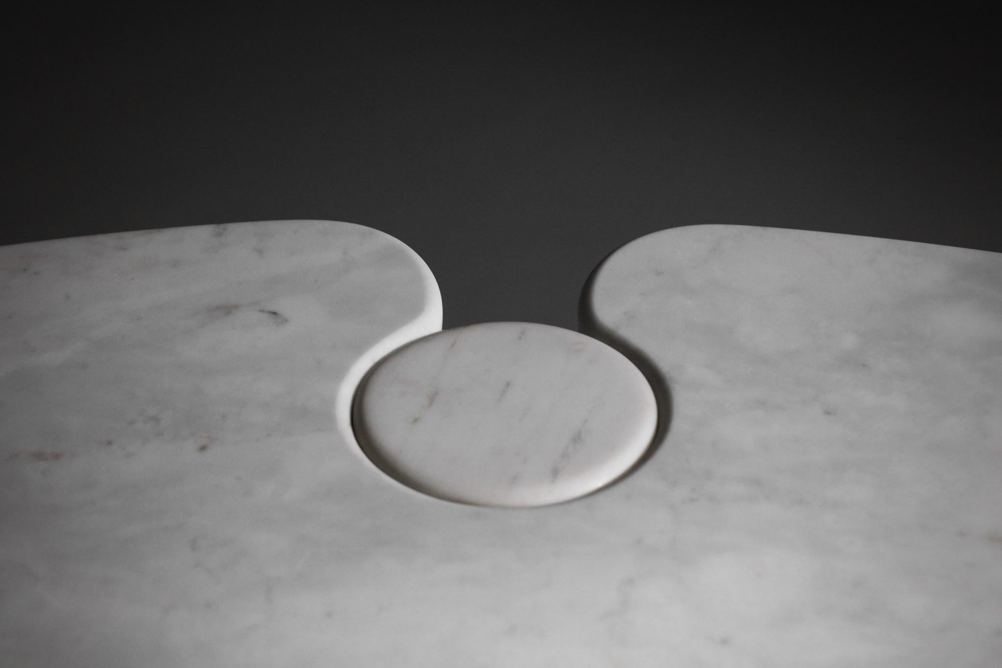Fine XX secolo Tavolo da pranzo tripode in marmo di Carrara Angelo Mangiarotti Model Eros in vendita
