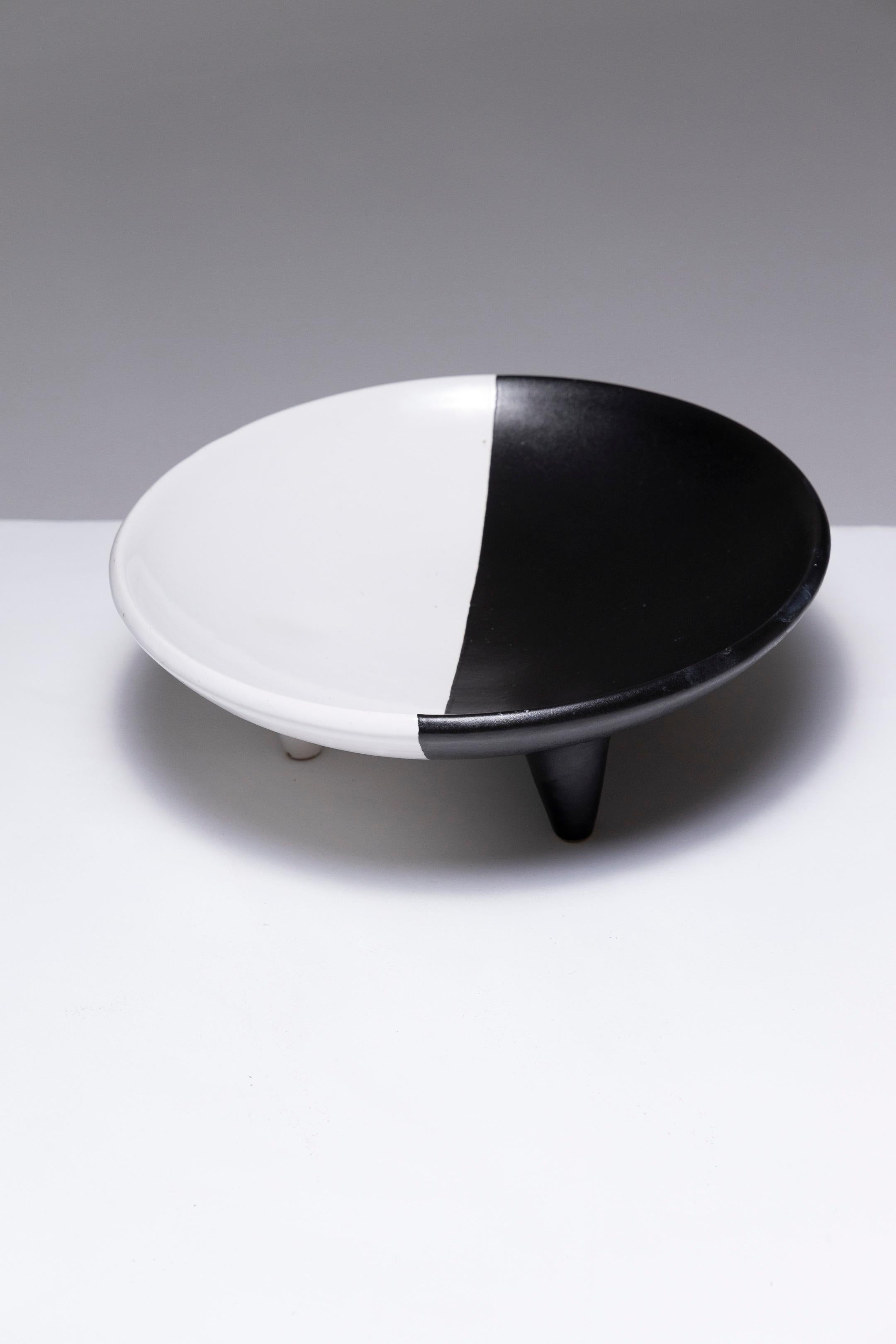 Tripod Earthenware Bowl, Vallauris, 1970s In Good Condition In PARIS, FR