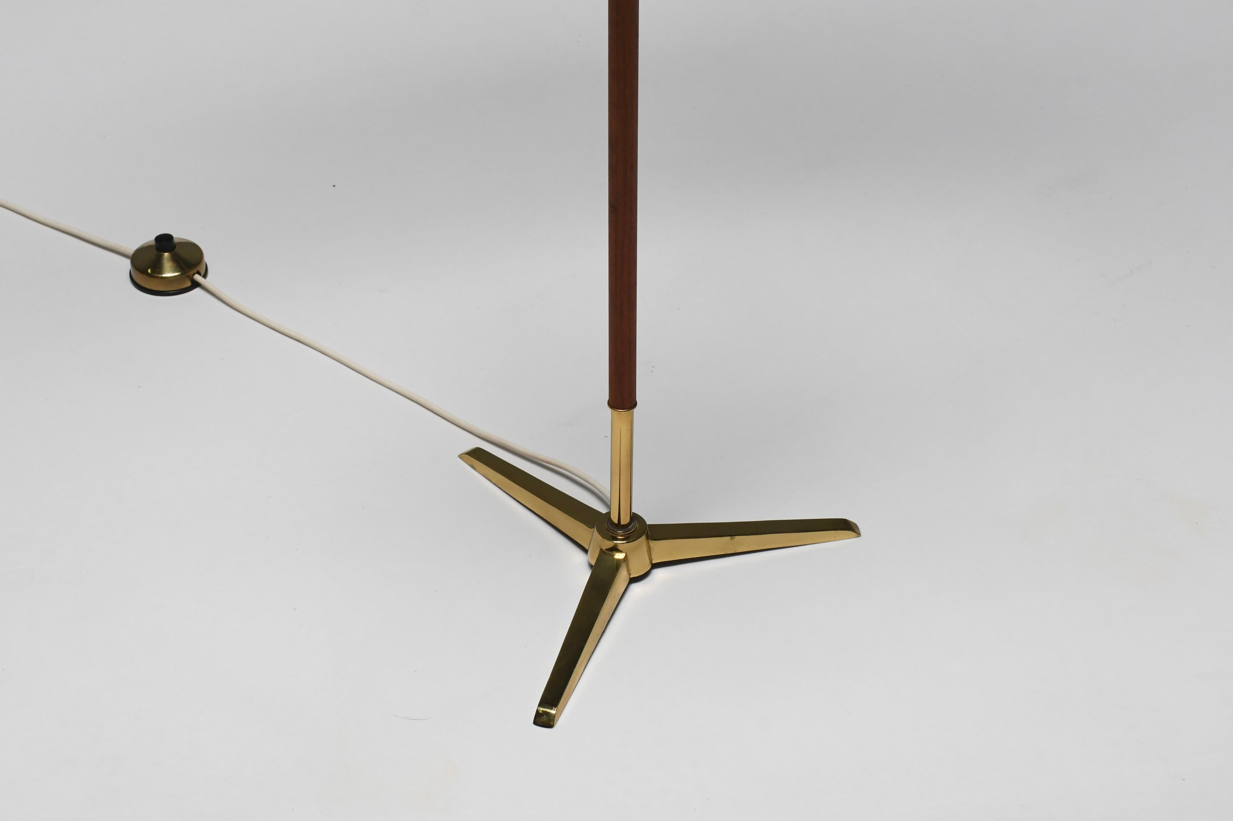 Tripod Floor Lamp by Fog & Mørup made of Teak and Brass, Denmark 1960s In Good Condition For Sale In Echt, NL