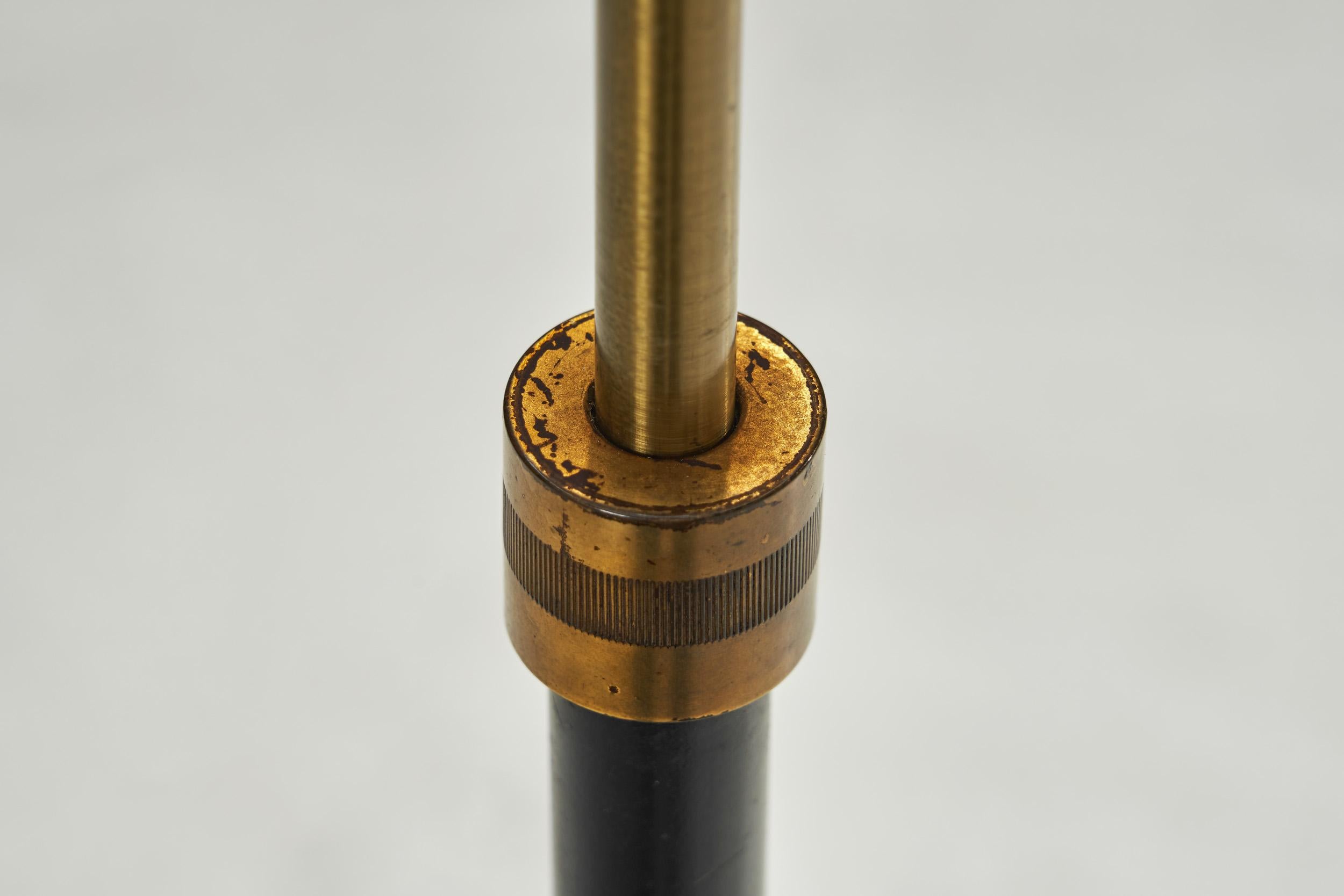 Lámpara de pie trípode de Svend Aage Holm Sørensen (Attr.), Dinamarca hacia 1960 en venta 6