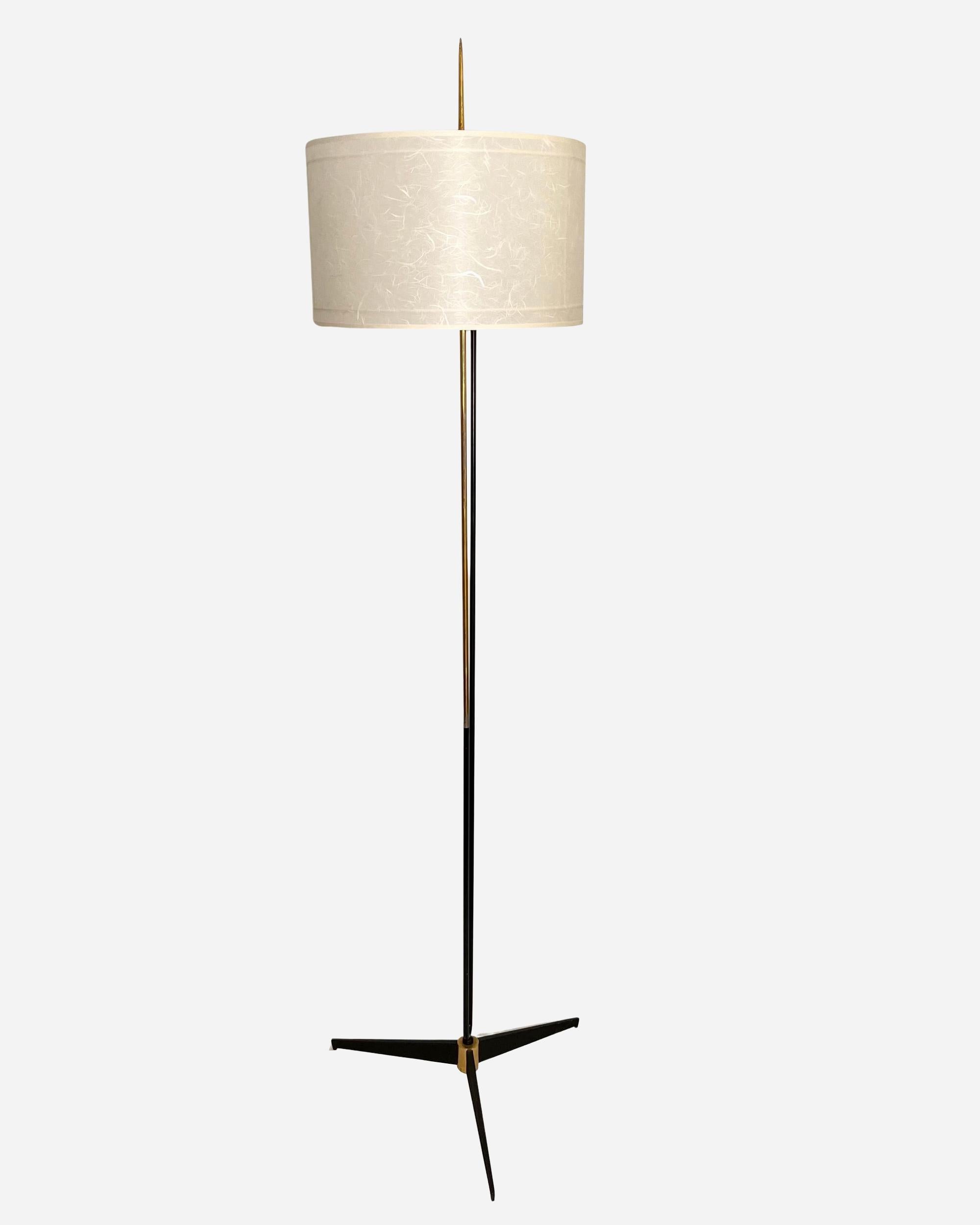 Lampada da terra a treppiede, Edition Maison Arlus, Parigi, Francia, circa 1950 In condizioni buone in vendita a Paris, FR