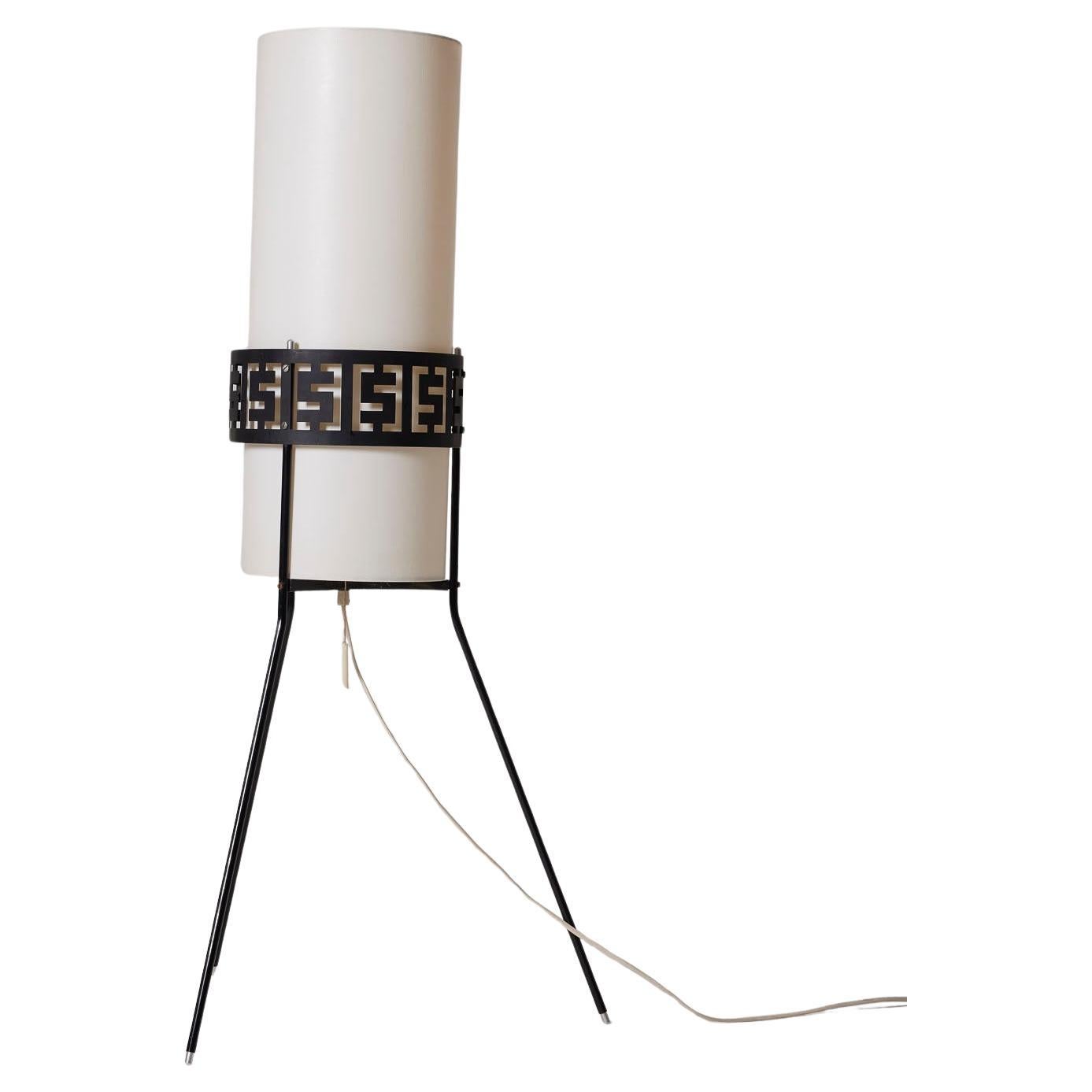 Tripod floor lamp