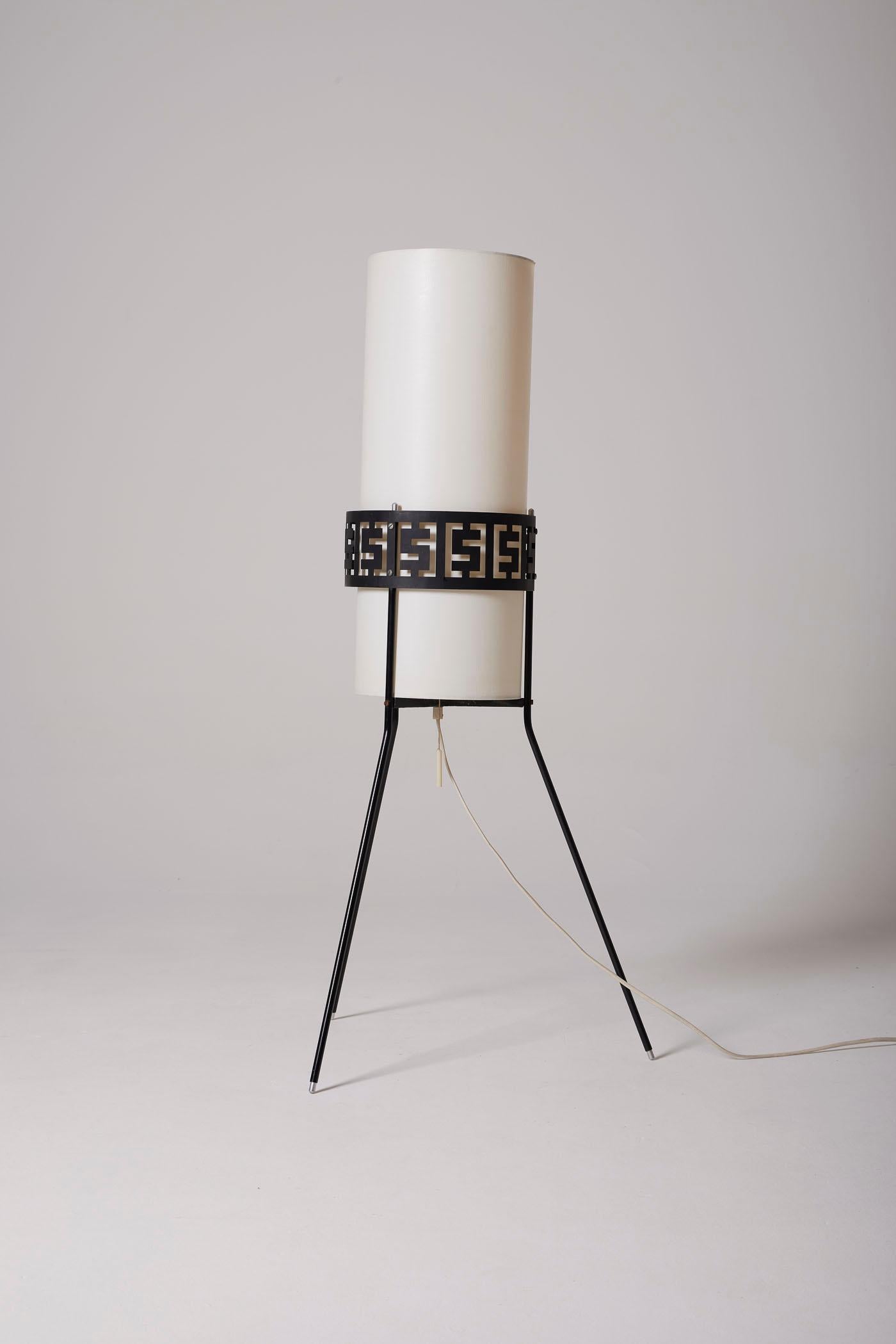 Tripod floor lamp