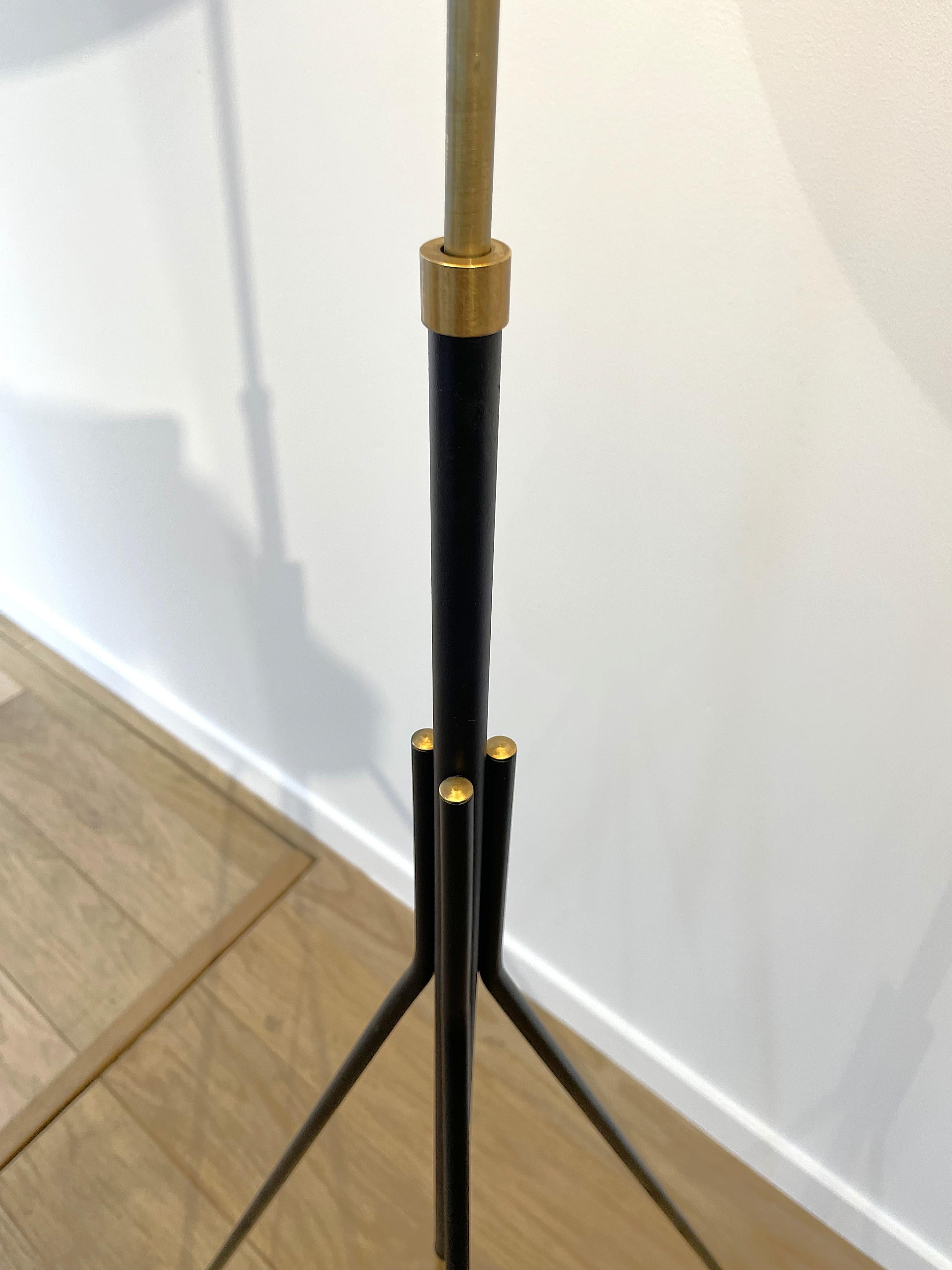 Mid-Century Modern Tripod floor lamp Holm Sørensen For Sale
