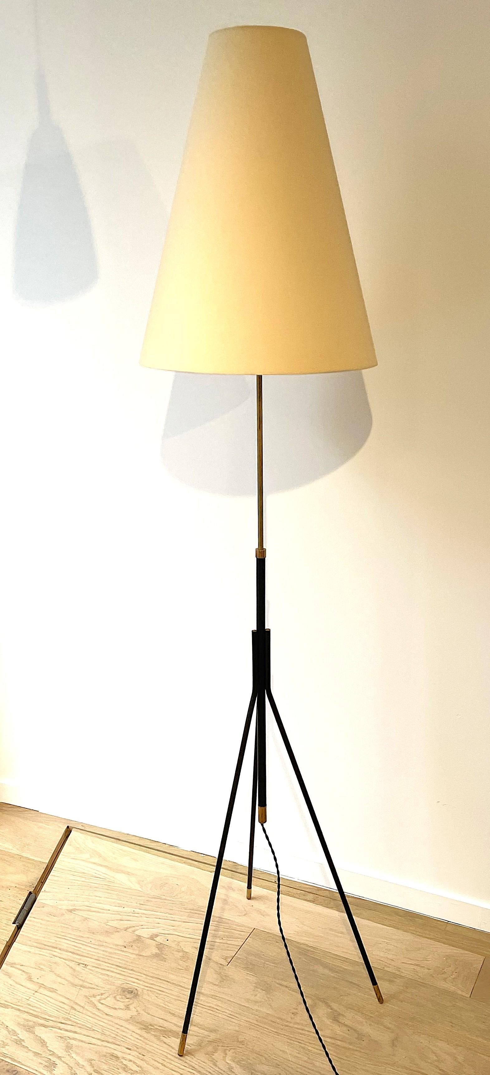 Metal Tripod floor lamp Holm Sørensen For Sale