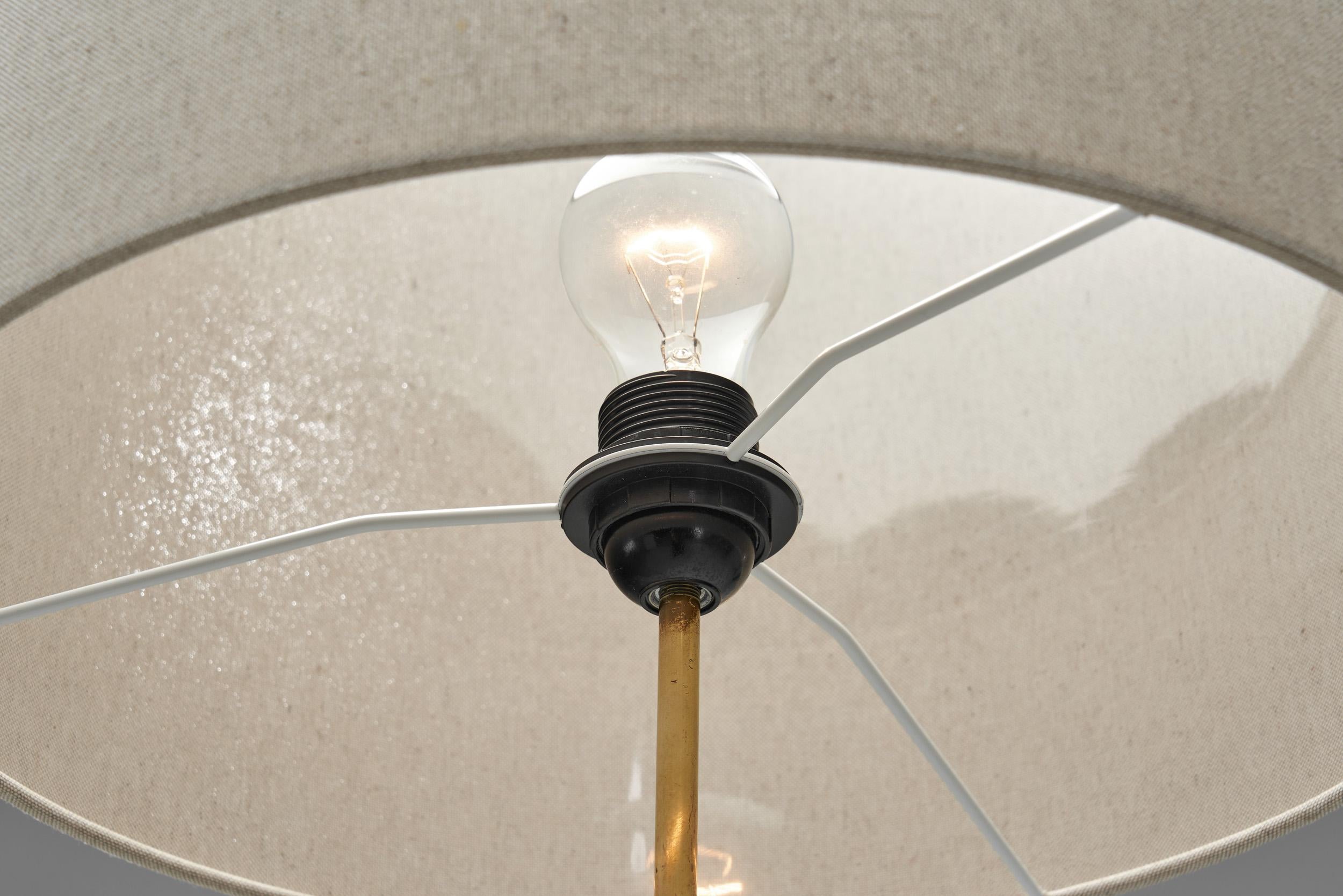 Tripod Floor Lamp in Brass and Black Lacquered Metal, Denmark Mid-20th Century For Sale 7