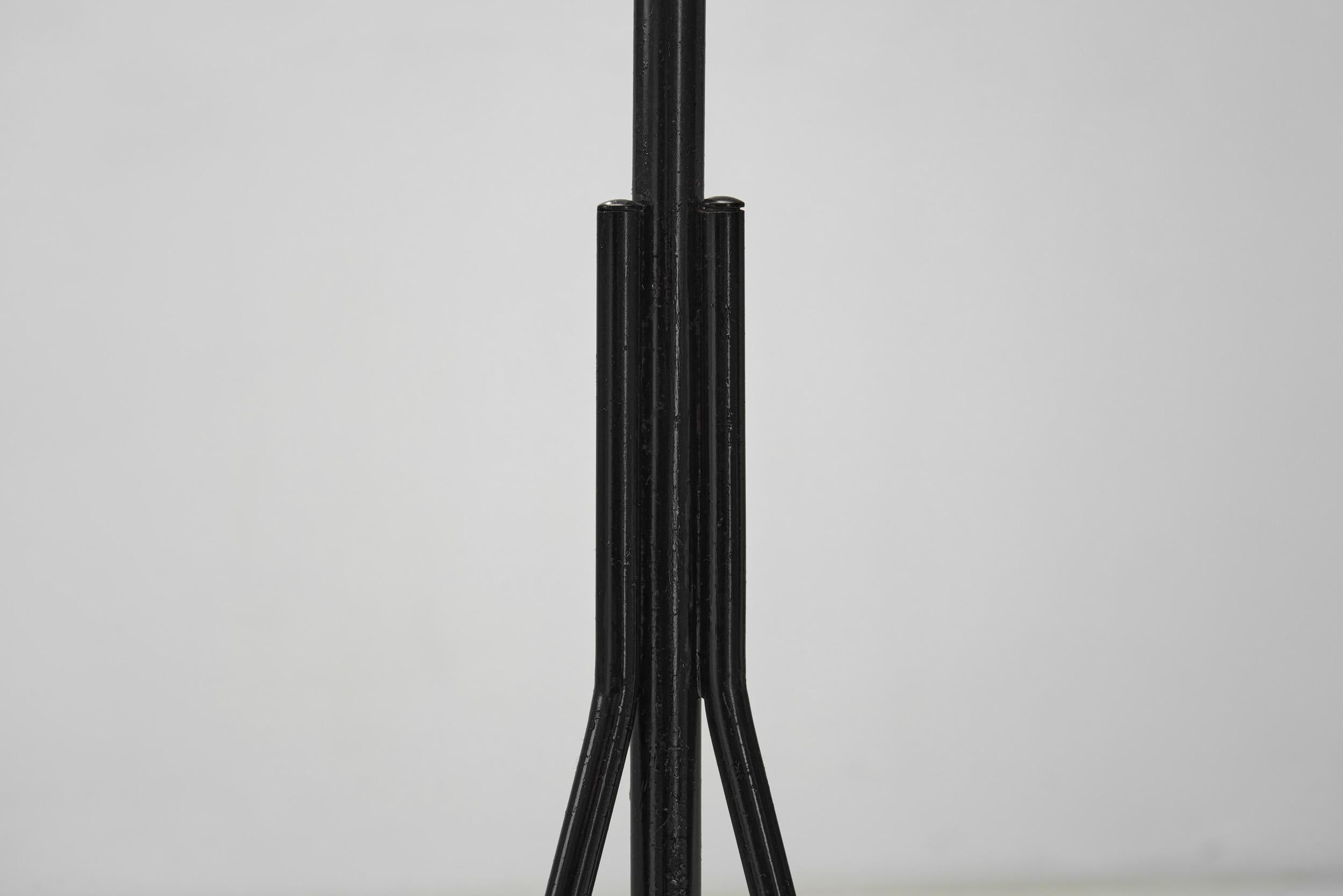 Tripod Floor Lamp in Brass and Black Lacquered Metal, Denmark Mid-20th Century For Sale 11