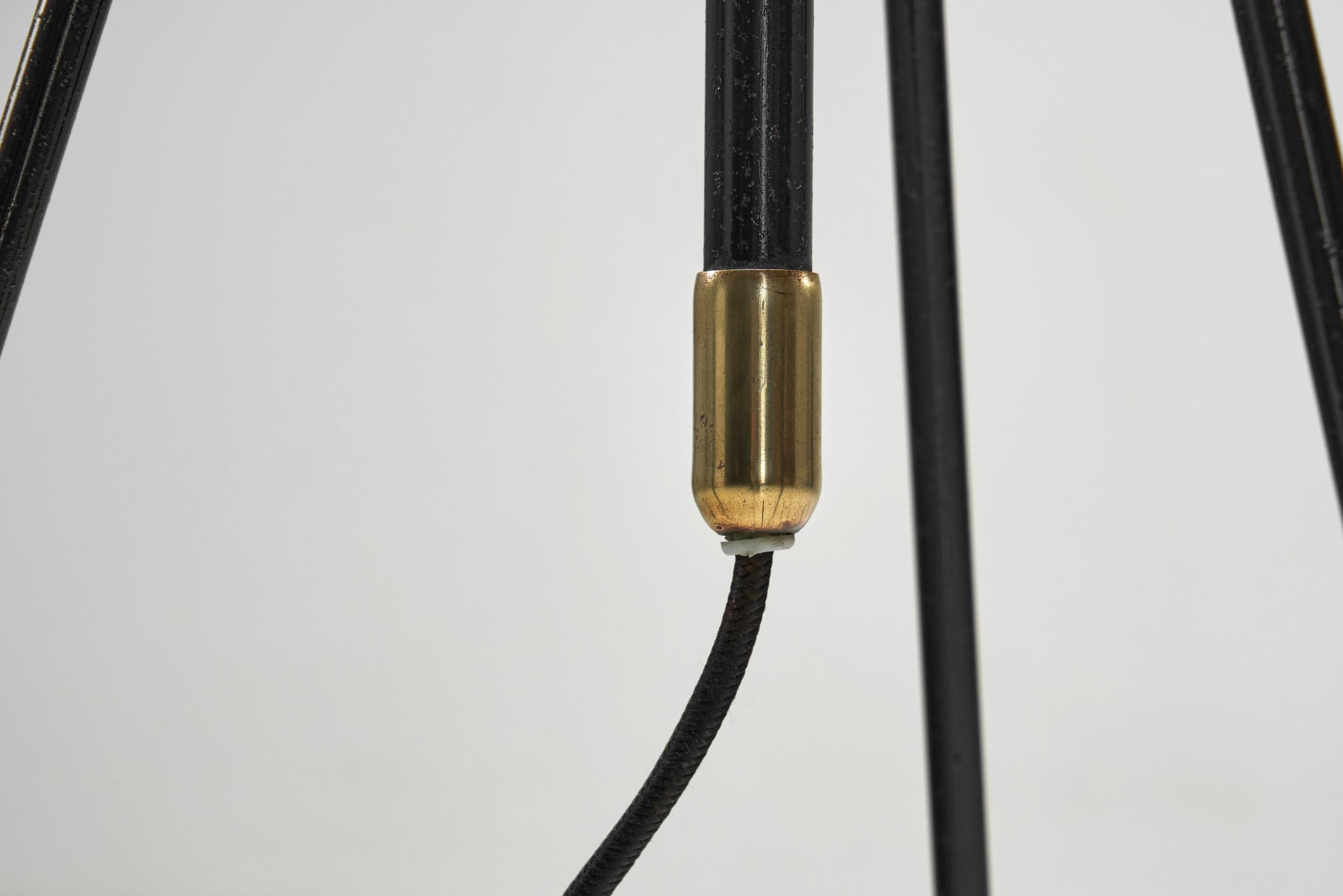 Tripod Floor Lamp in Brass and Black Lacquered Metal, Denmark Mid-20th Century For Sale 12