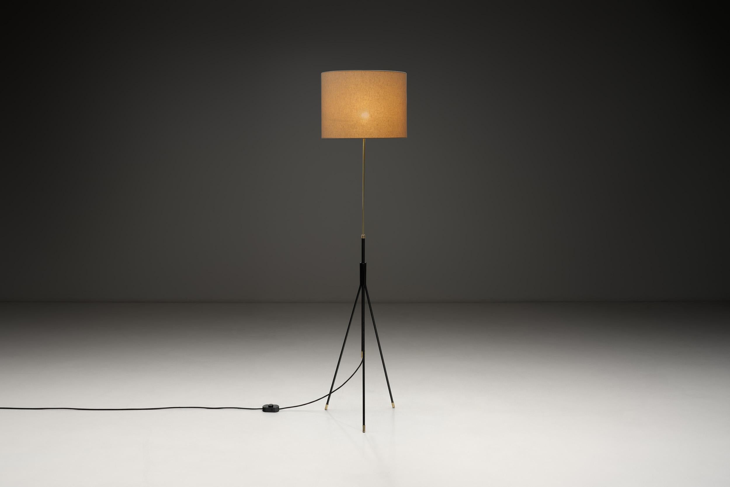 Danish Tripod Floor Lamp in Brass and Black Lacquered Metal, Denmark Mid-20th Century For Sale