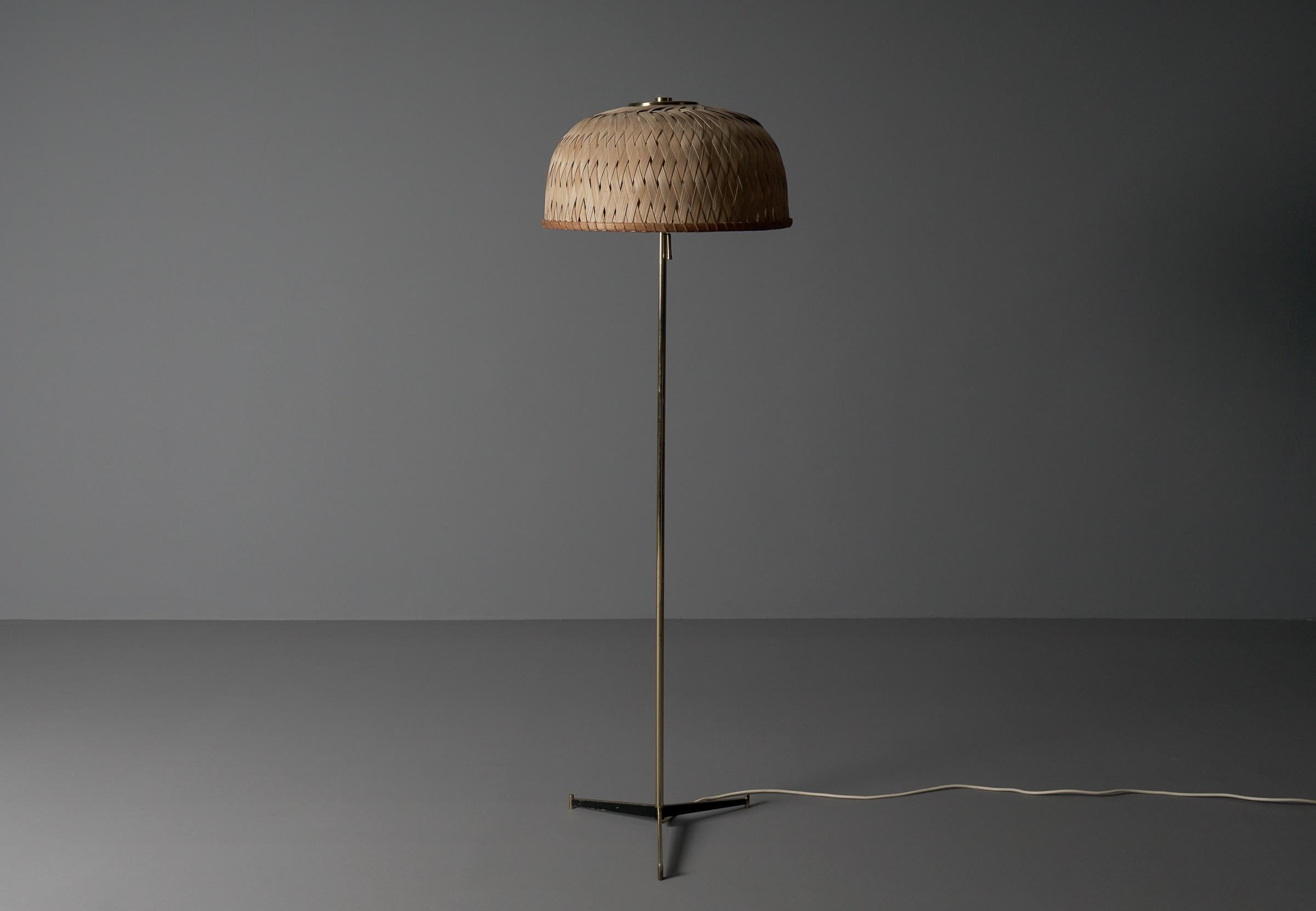Italian Tripod Floor Lamp in Brass and Wicker Shade, 1950s Italy For Sale