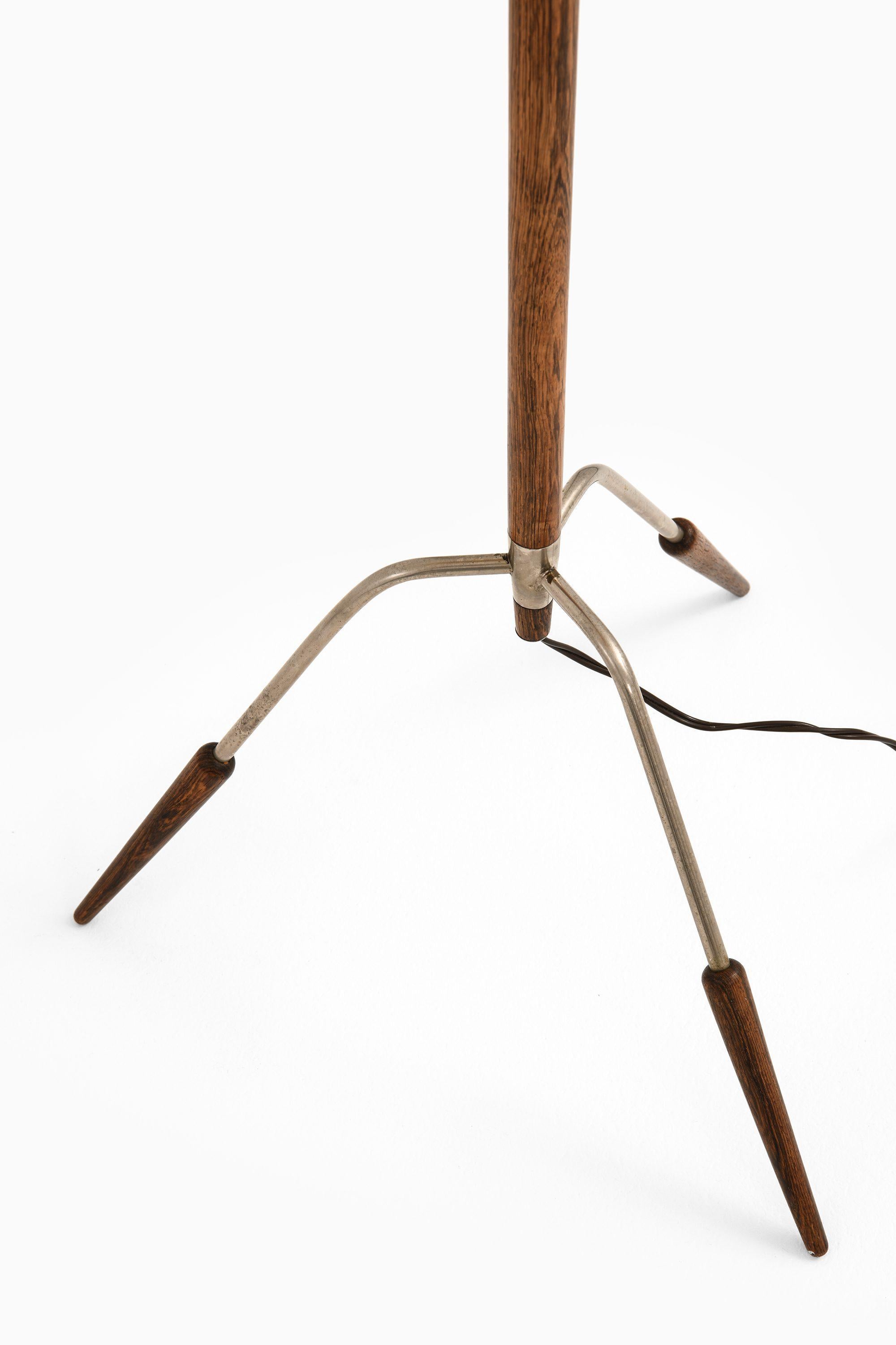 Tripod Floor Lamp in Rosewood and Steel Attributed to Jo Hammerborg, 1960's In Good Condition For Sale In Limhamn, Skåne län