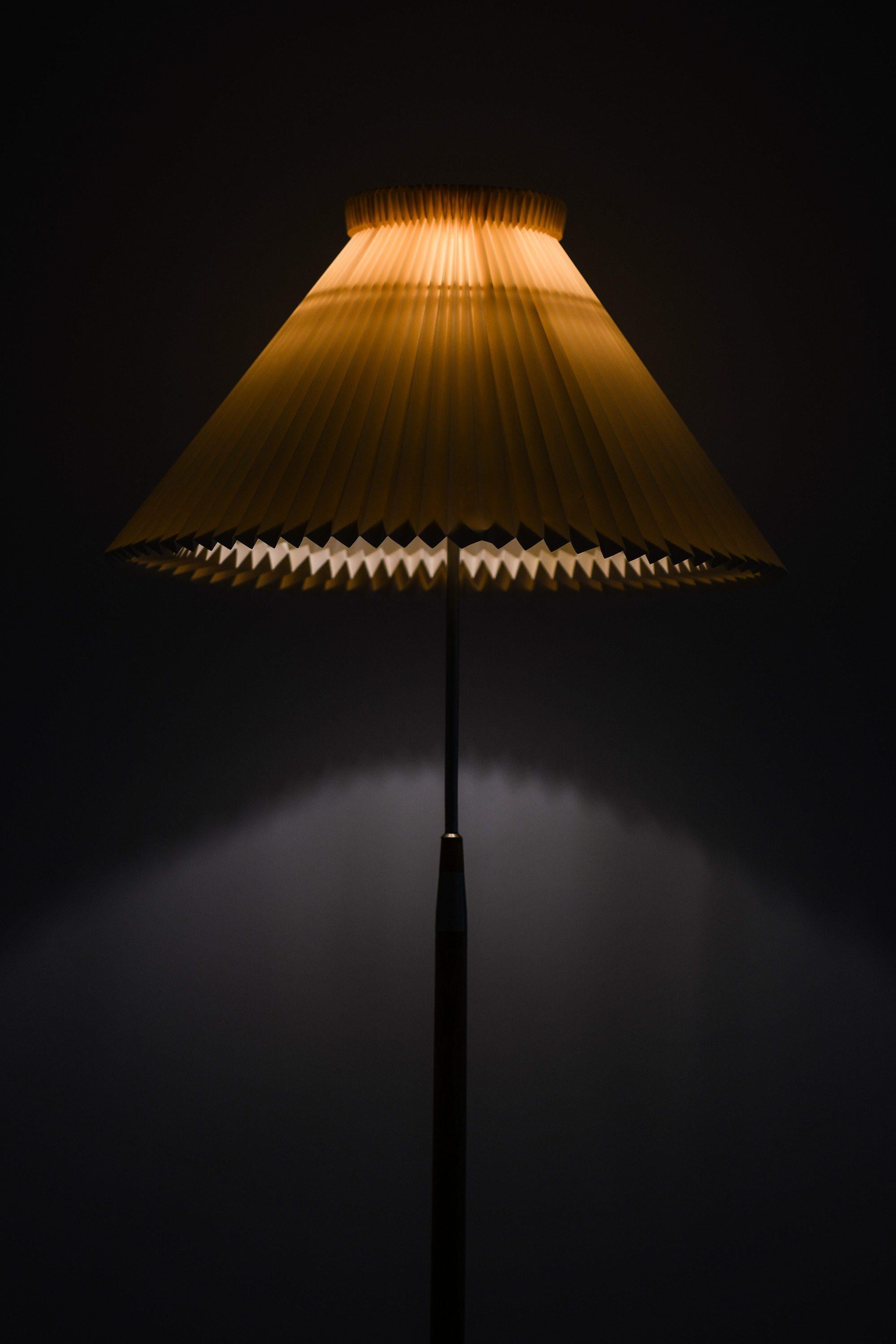 20th Century Tripod Floor Lamp in Rosewood and Steel Attributed to Jo Hammerborg, 1960's For Sale