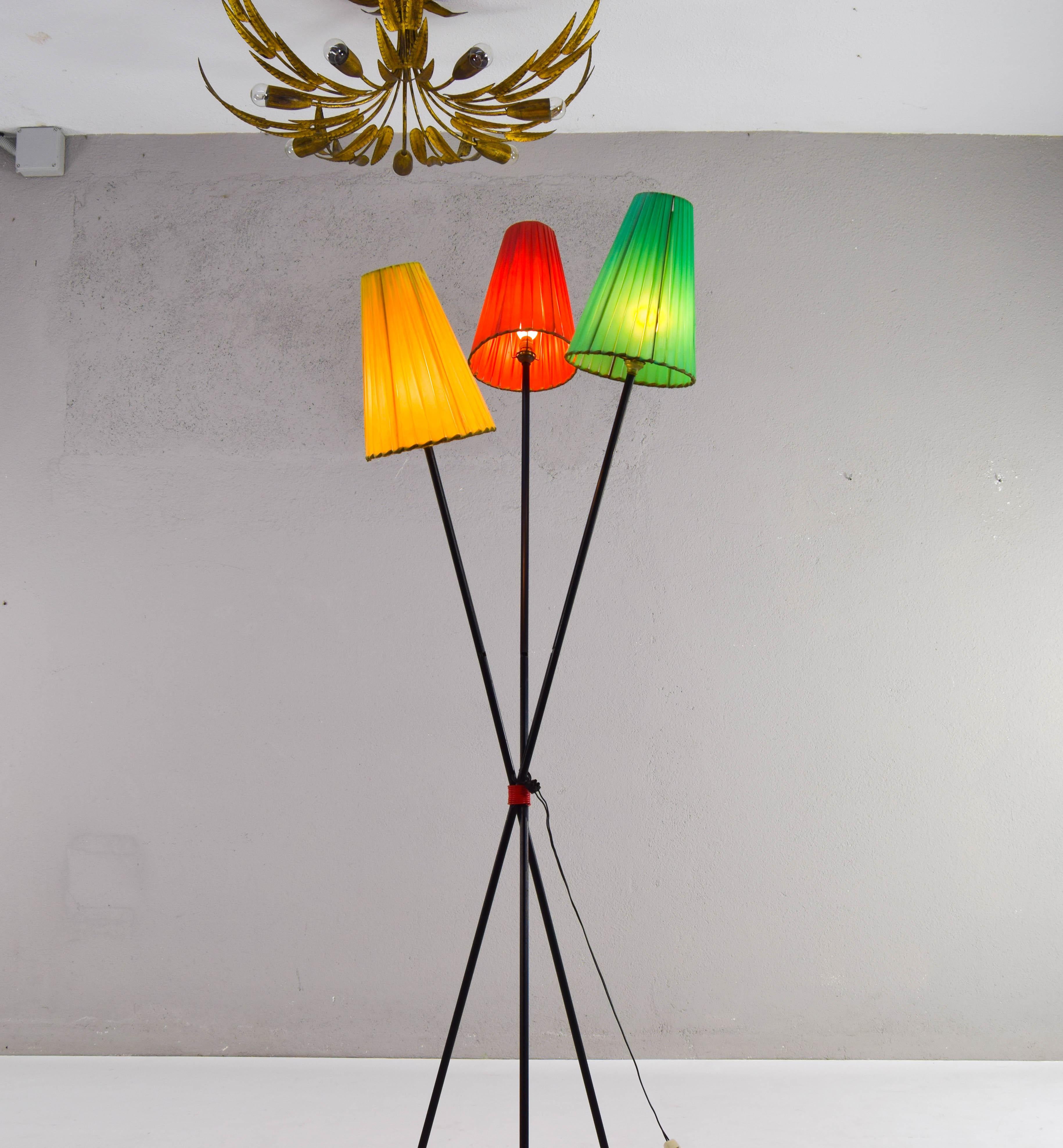 Tripod Floor lamp with Colored Shades attributed to Mathieu Matégot France 50s In Good Condition For Sale In Escalona, Toledo