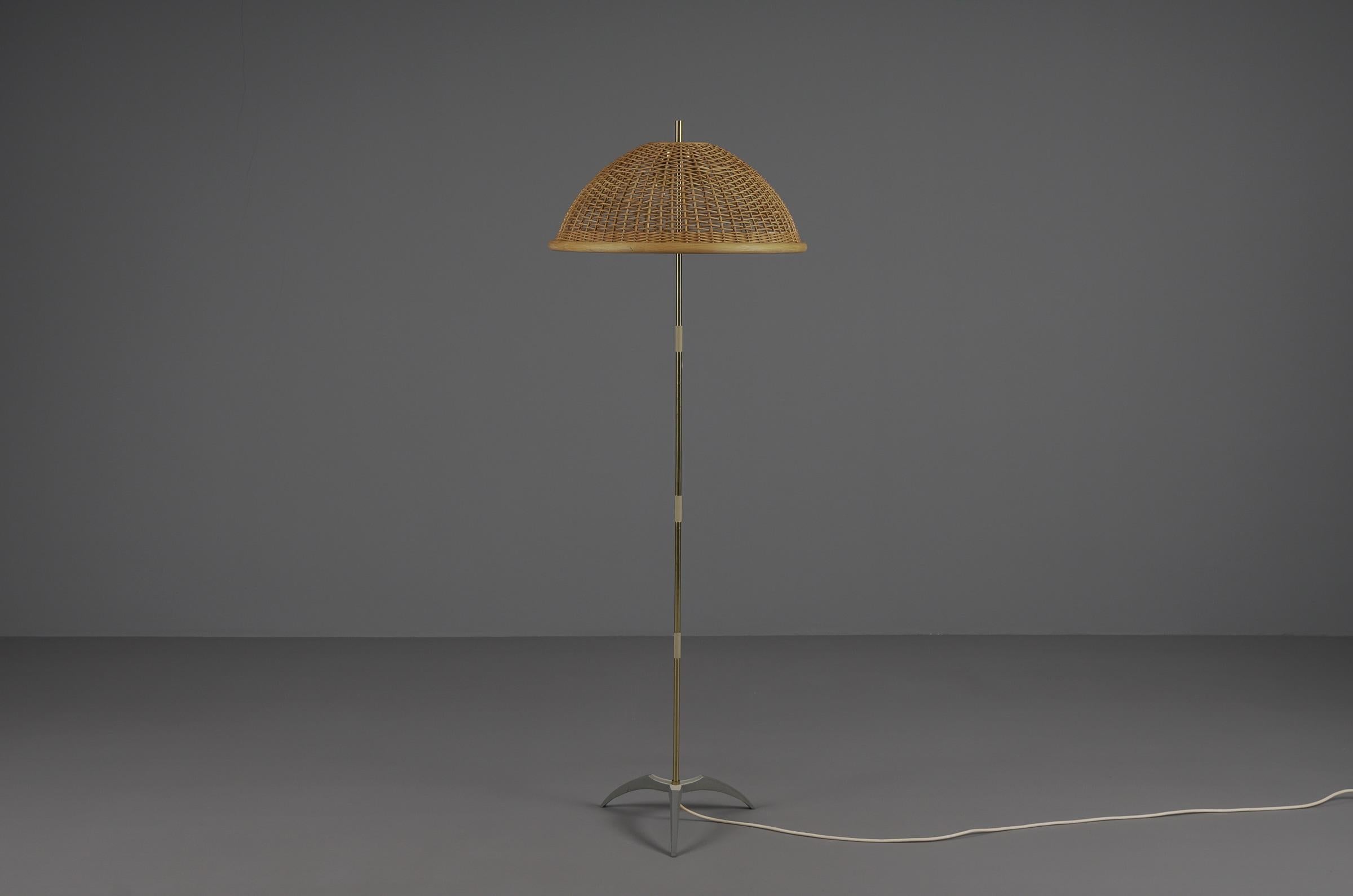 Tripod Floor Lamp with Rattan Shade, 1950s Italy For Sale 4