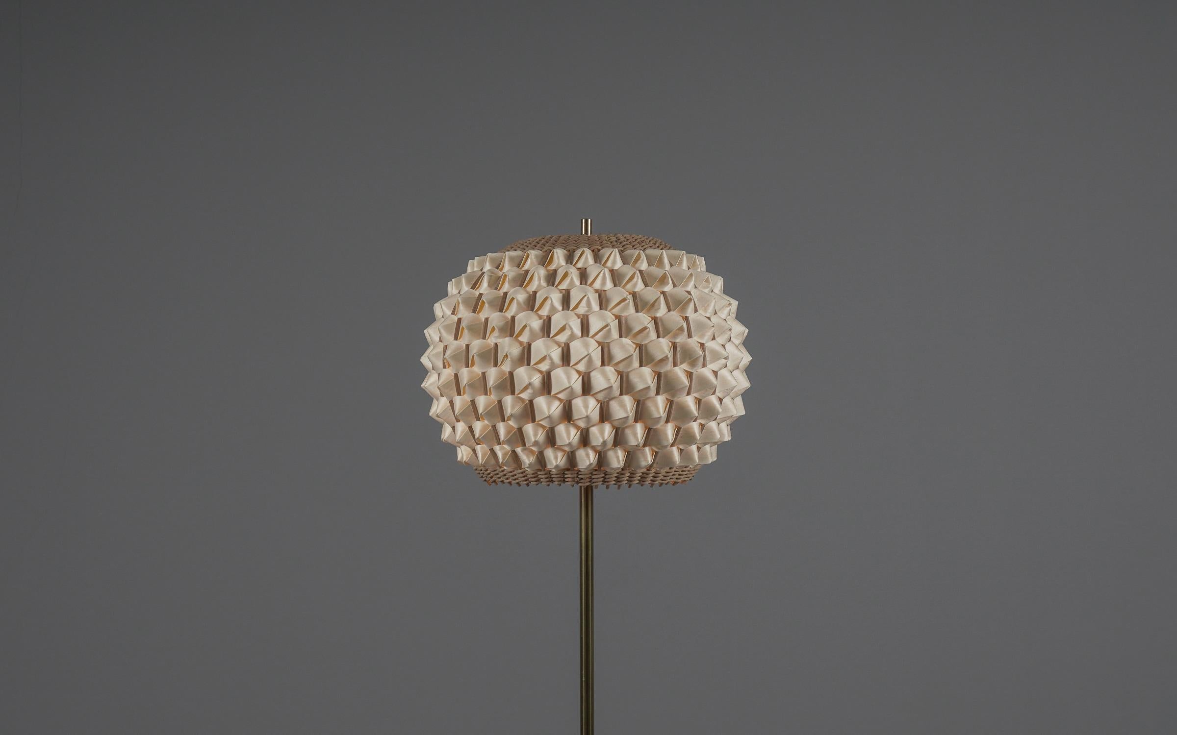 Tripod Floor Lamp with Wicker Lamp Shade, 1950s Italy For Sale 1