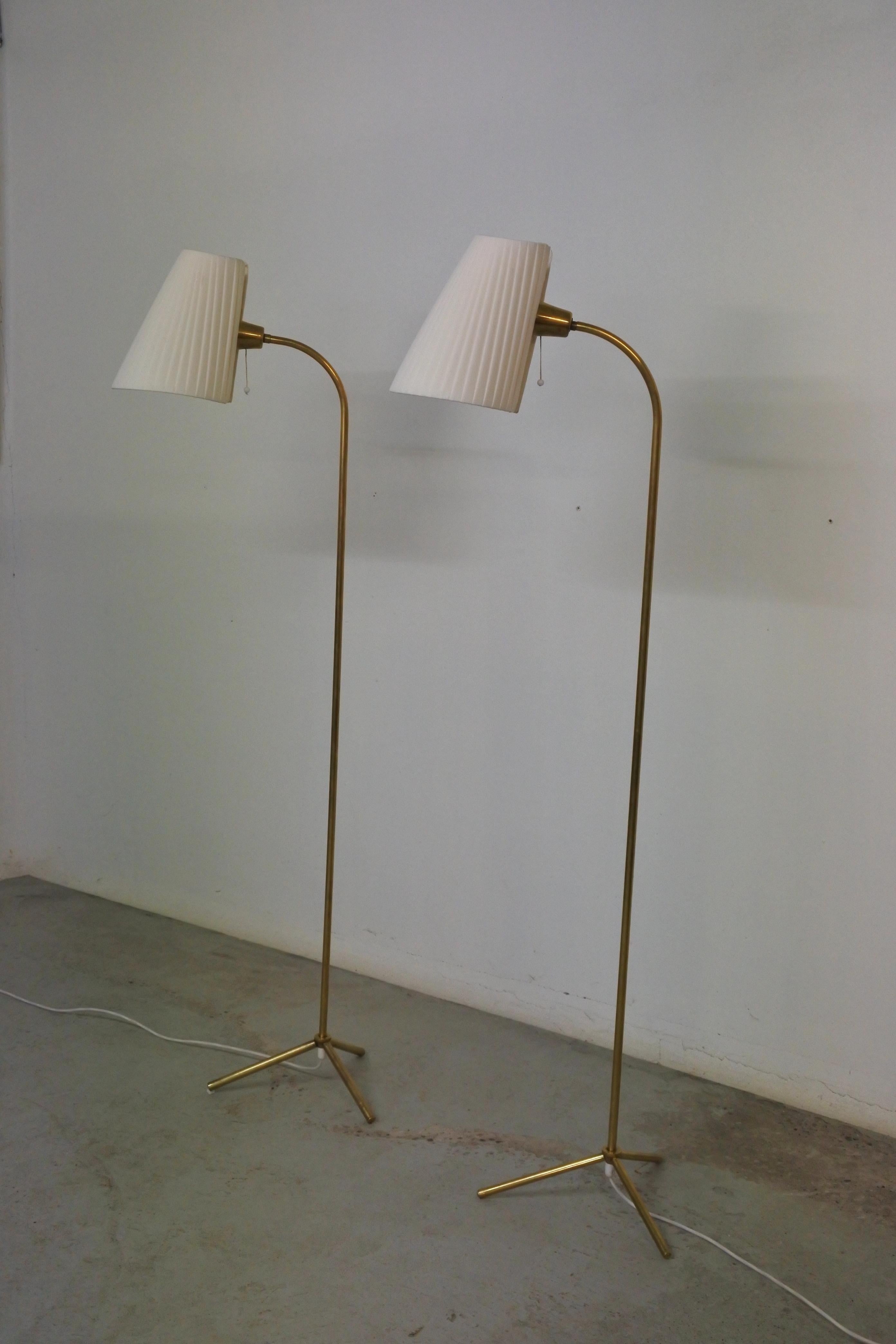 Tripod Floor Lamps in Brass by Lisa Johansson-Pape & Orno, Finland 1950s In Good Condition For Sale In La Teste De Buch, FR