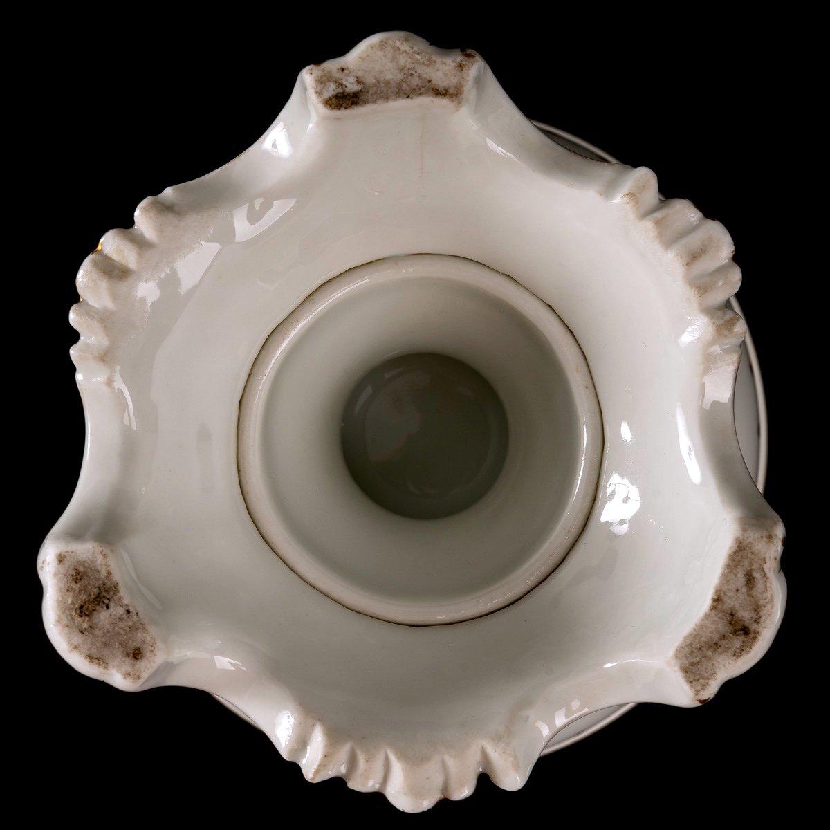 Tripod Fruit Bowl with Lid, Paris Porcelain, 18th Century In Excellent Condition For Sale In CRÉTEIL, FR