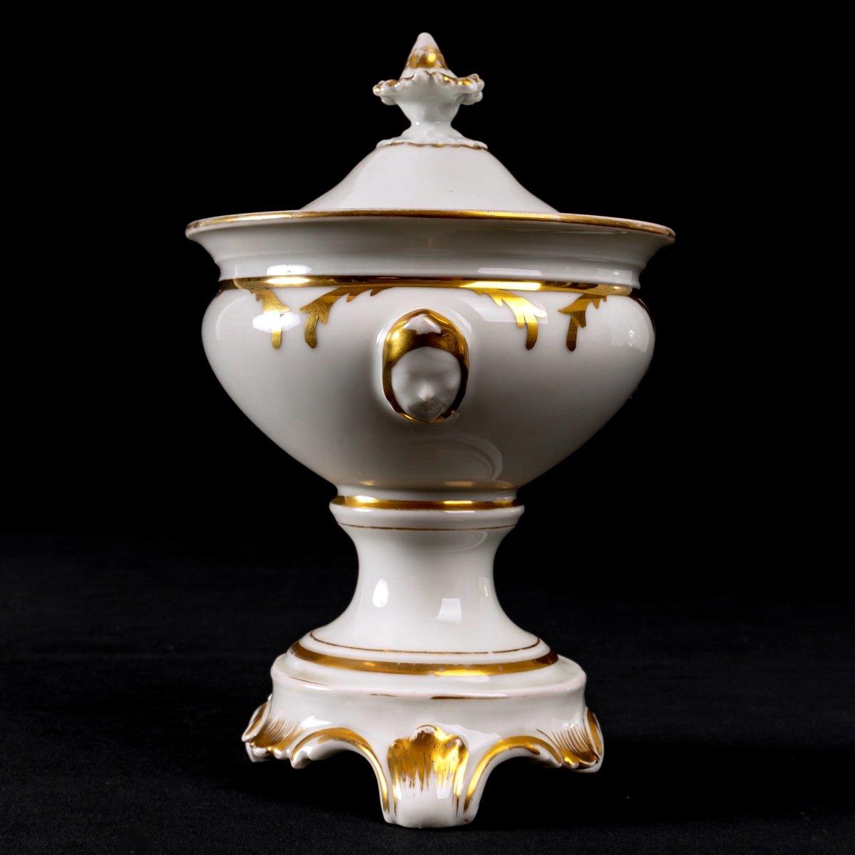 19th Century Tripod Fruit Bowl with Lid, Paris Porcelain, 18th Century For Sale