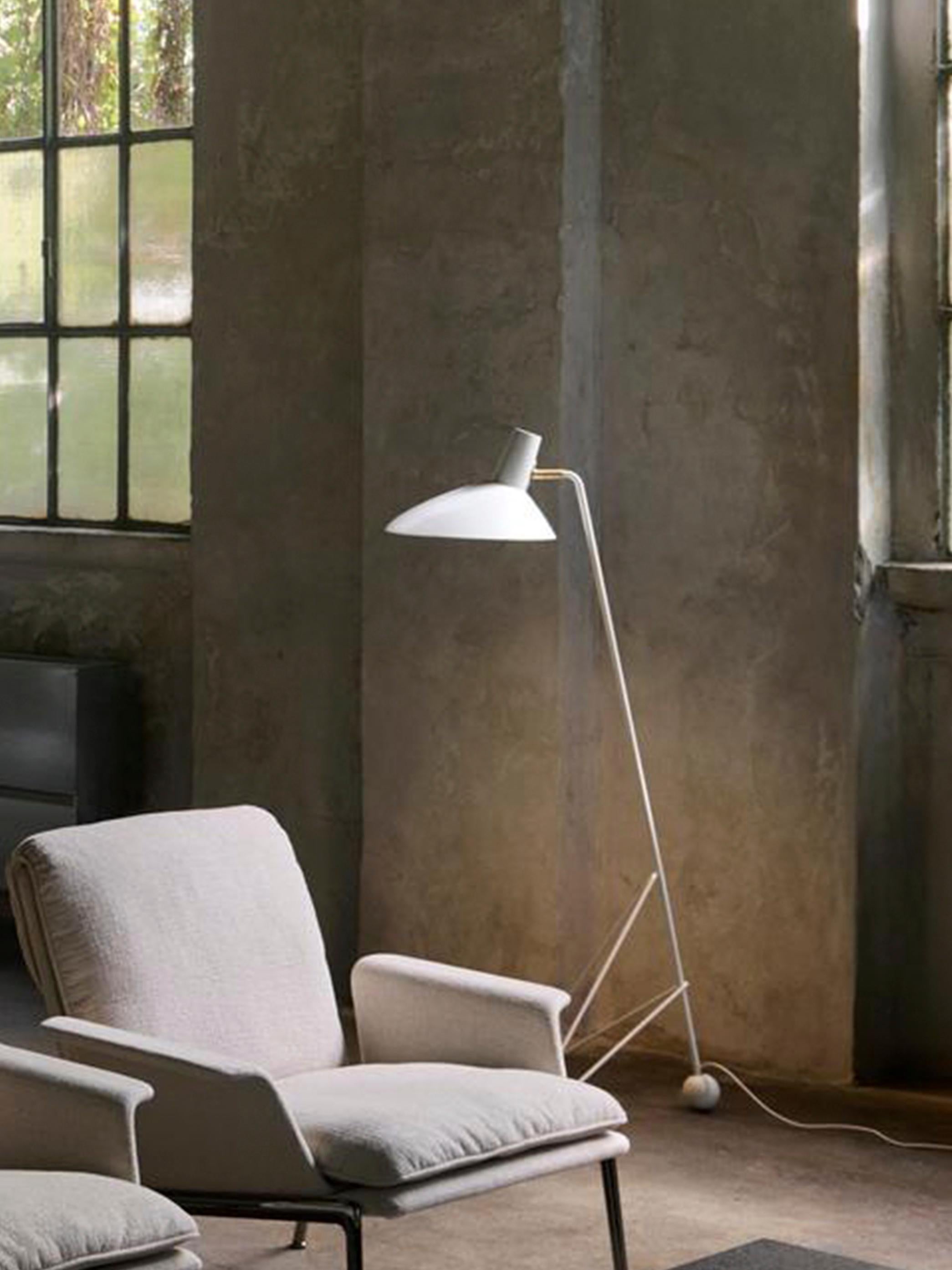 Lámpara de pie Tripod HM8, blanco mate by Hvidt & Mølgaard for &Tradition Metal en venta