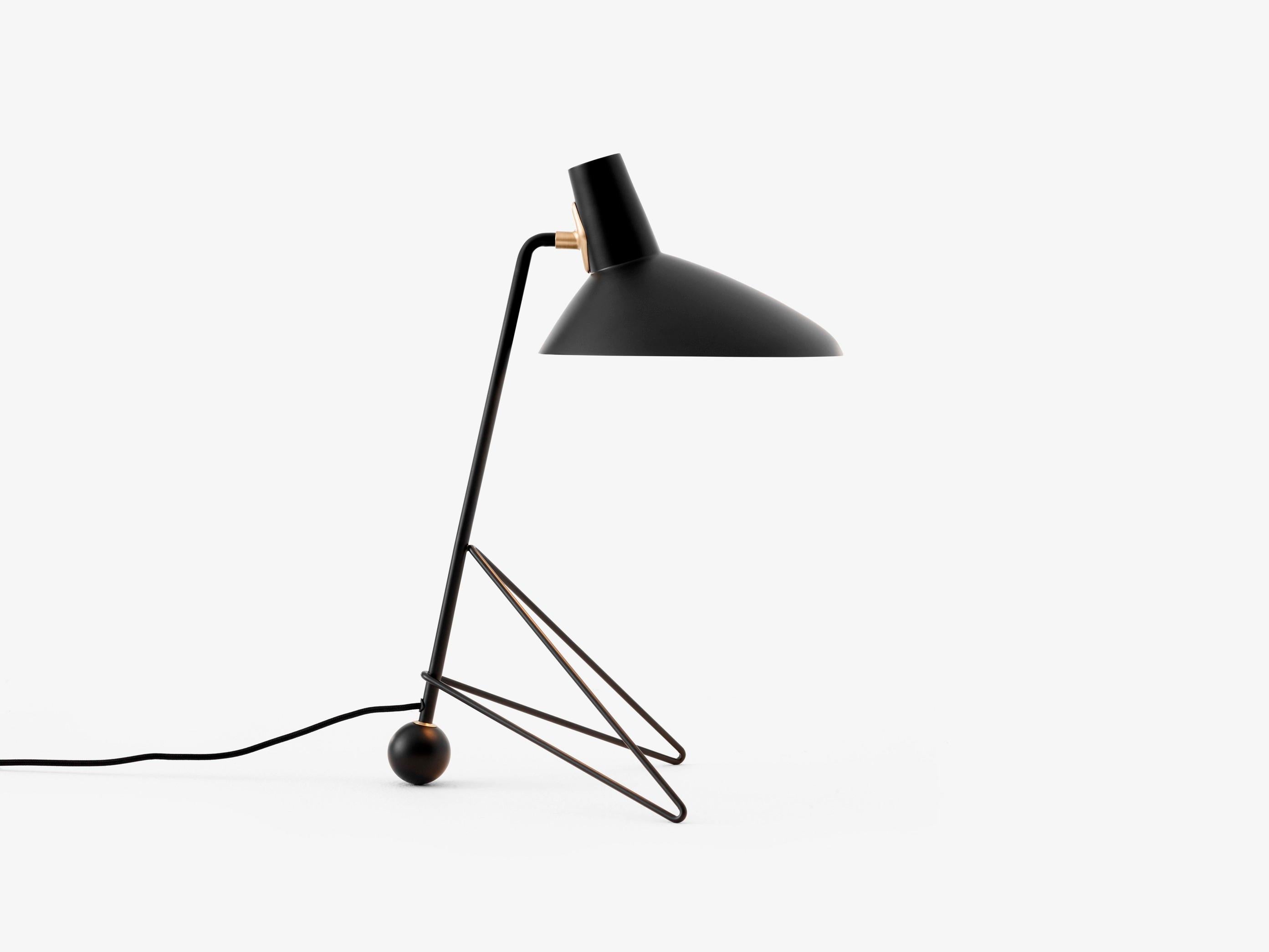 Contemporary Tripod HM9 Table Lamp, Black by Hvidt & Mølgaard for and Tradition For Sale