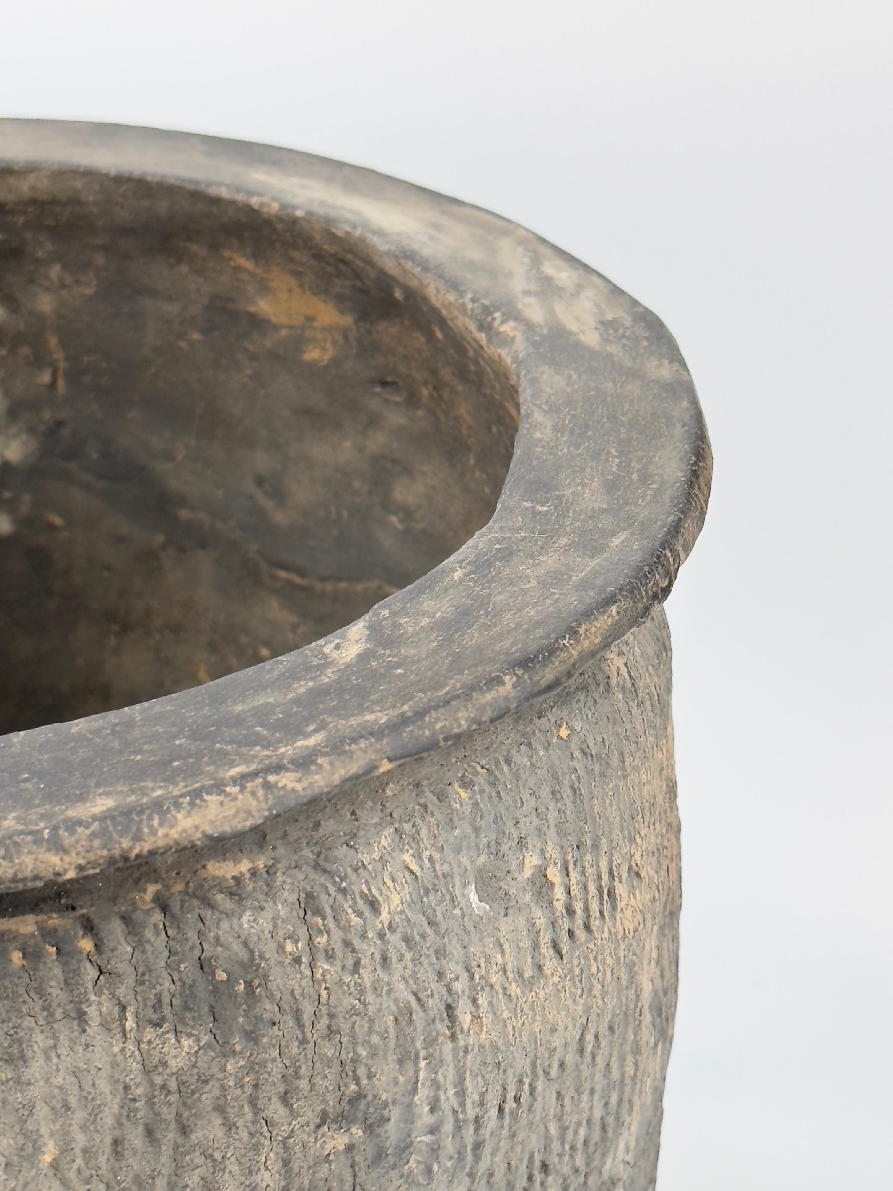 Hong Kong Tripod in the shape of a bronze vessel li, Zhou or Shang dynasty For Sale