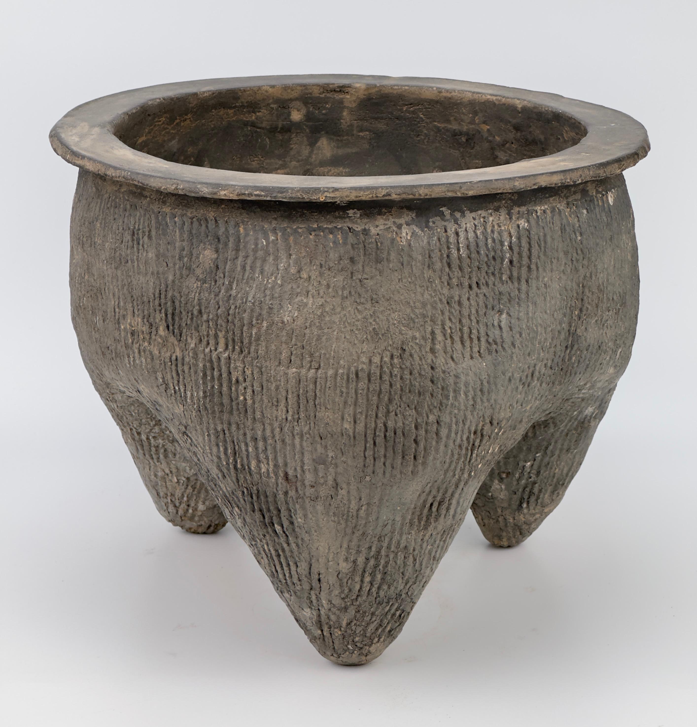 Tripod in the shape of a bronze vessel li, Zhou or Shang dynasty For Sale 1