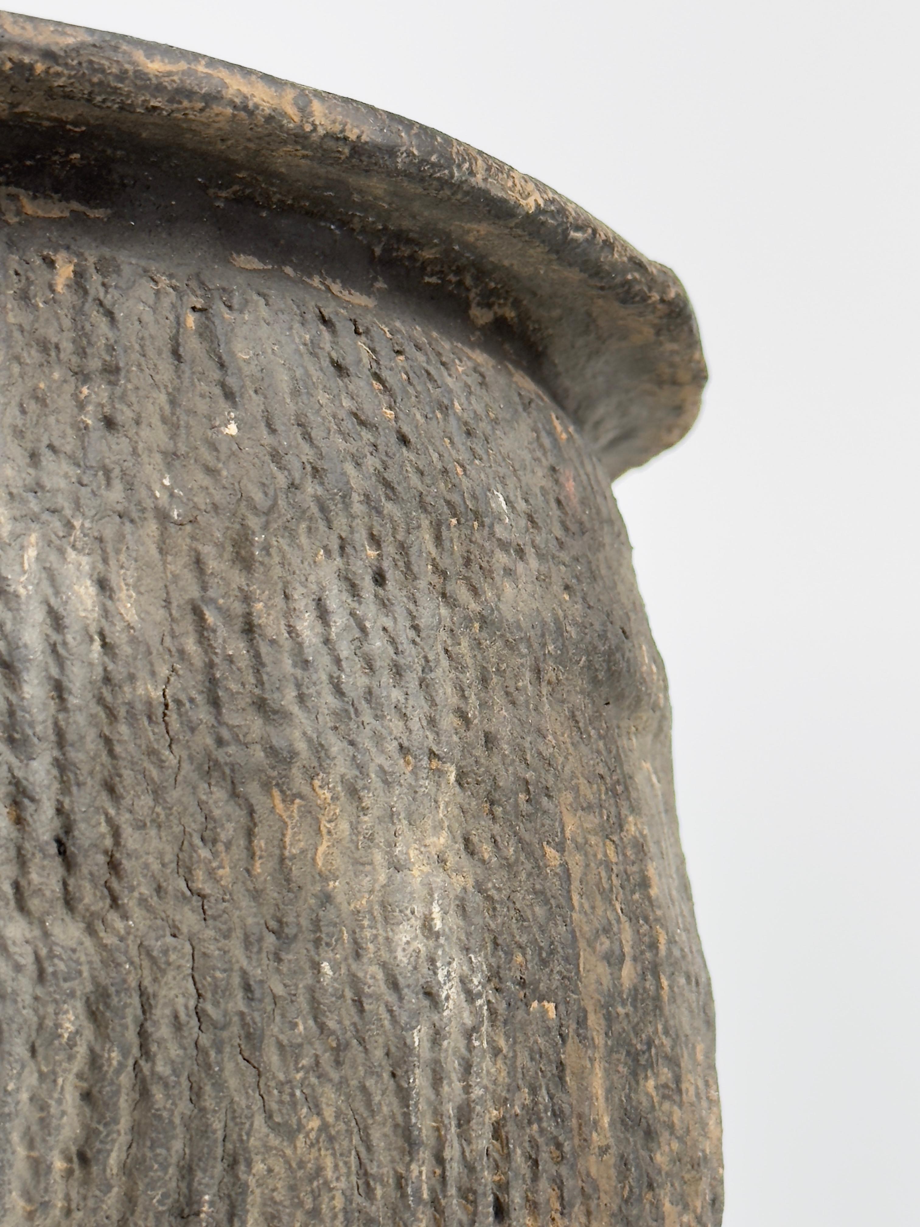Tripod in the shape of a bronze vessel li, Zhou or Shang dynasty For Sale 2
