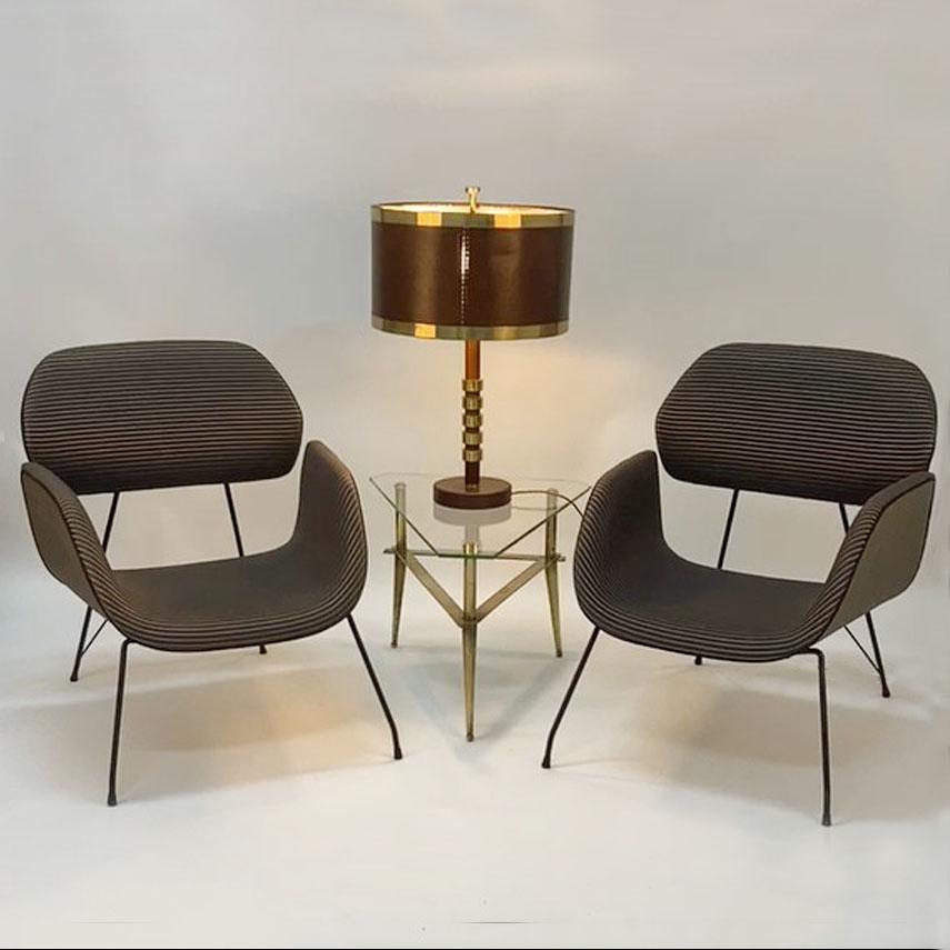 Mid-Century Modern Table basse tripode italienne en laiton et verre des années 1950 en vente