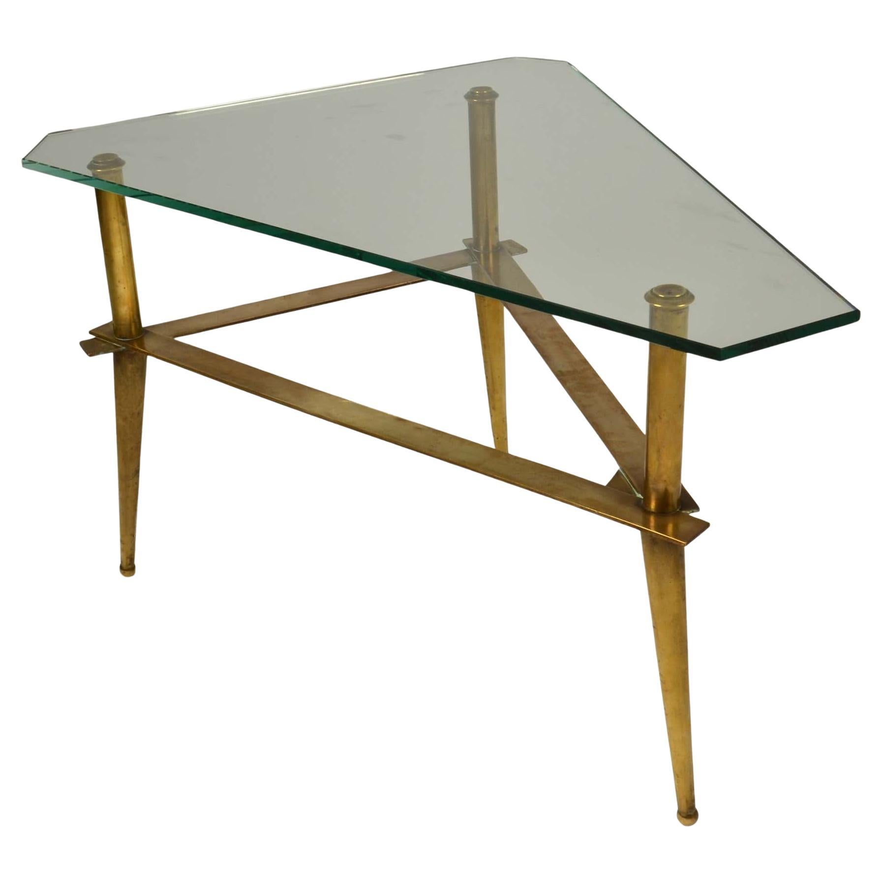 Mesa de centro trípode italiana de latón y cristal de los años 50