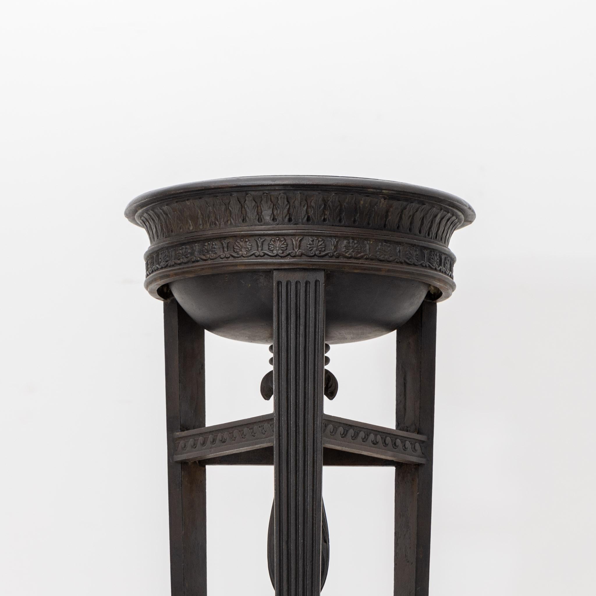 Exquisite cast iron piece attributed to the Royal Iron Foundry in Berlin or Gleiwitz, with a design likely influenced by K.F. Schinkel (1781-1841). This remarkable creation features a round bowl supported by three fluted pilasters arranged around a