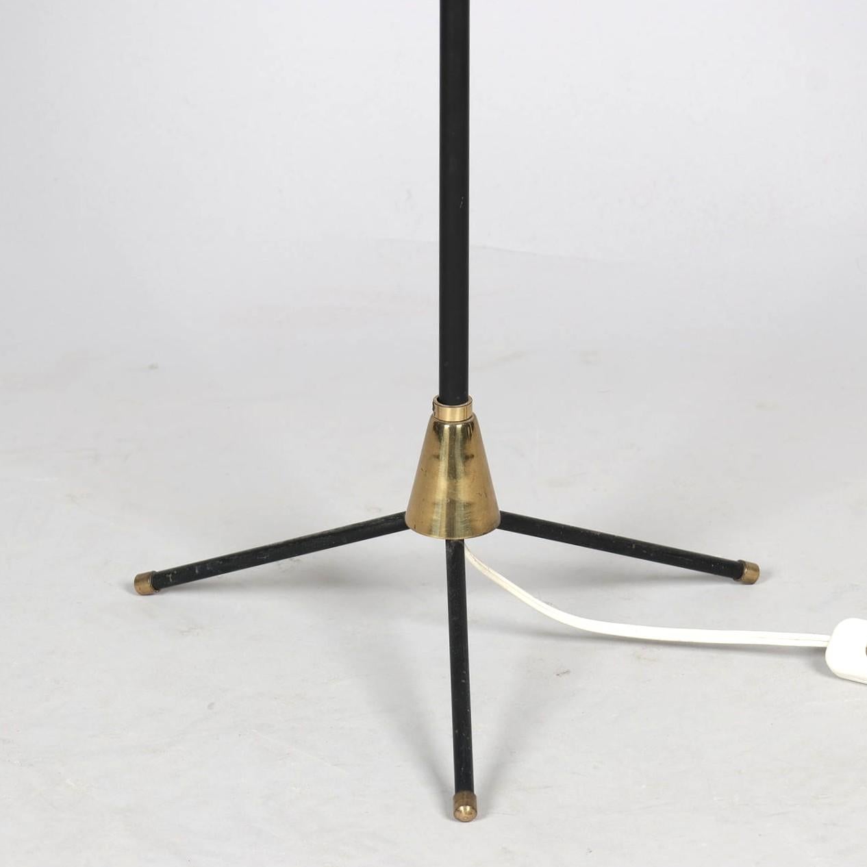 Mid-Century Modern Tripod lamp attributed to Svend Aage Holm Sørensen For Sale
