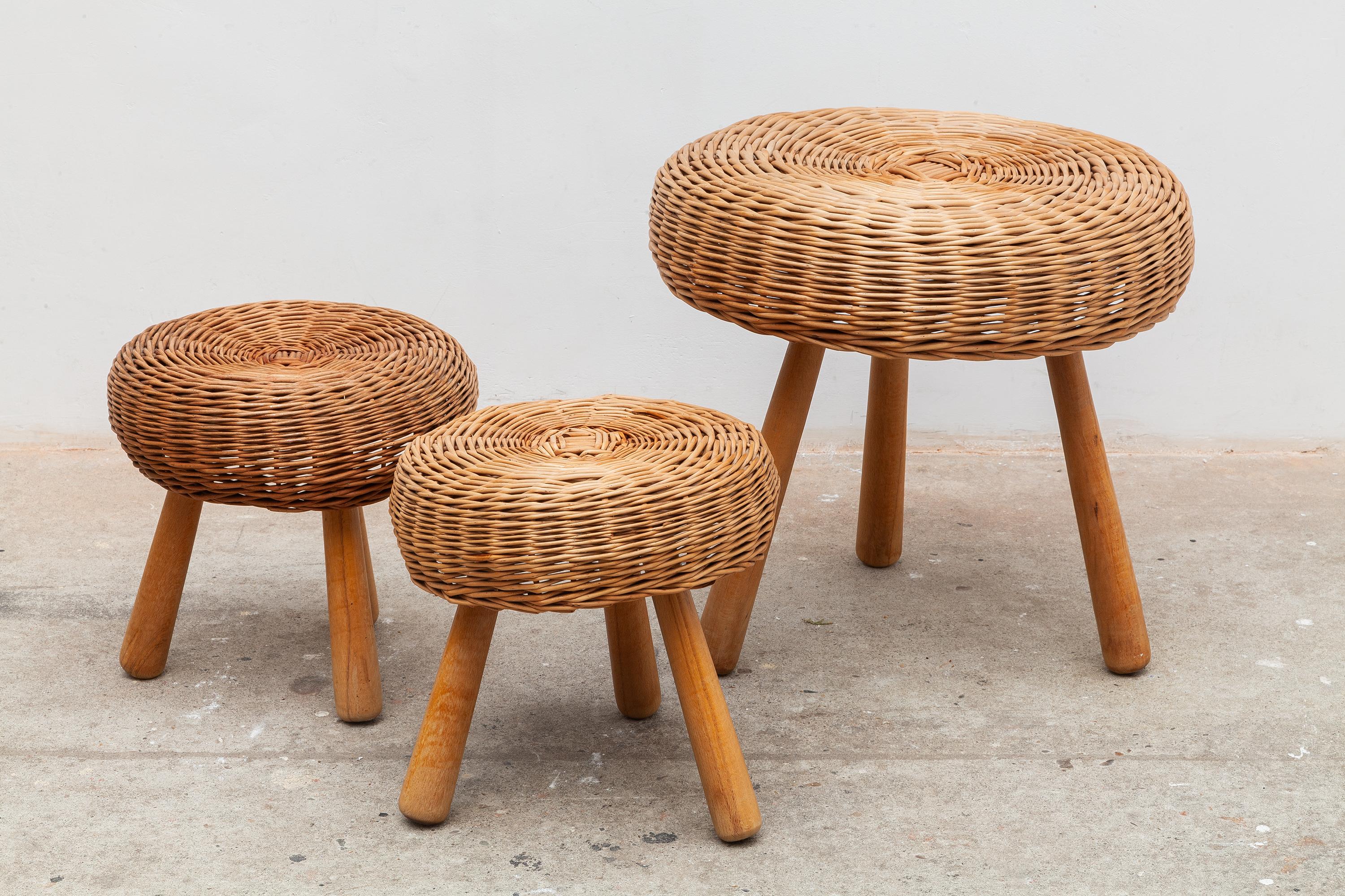 Tripod Large Wicker Stool by Tony Paul, Tapered Legs, 1960s In Good Condition In Antwerp, BE