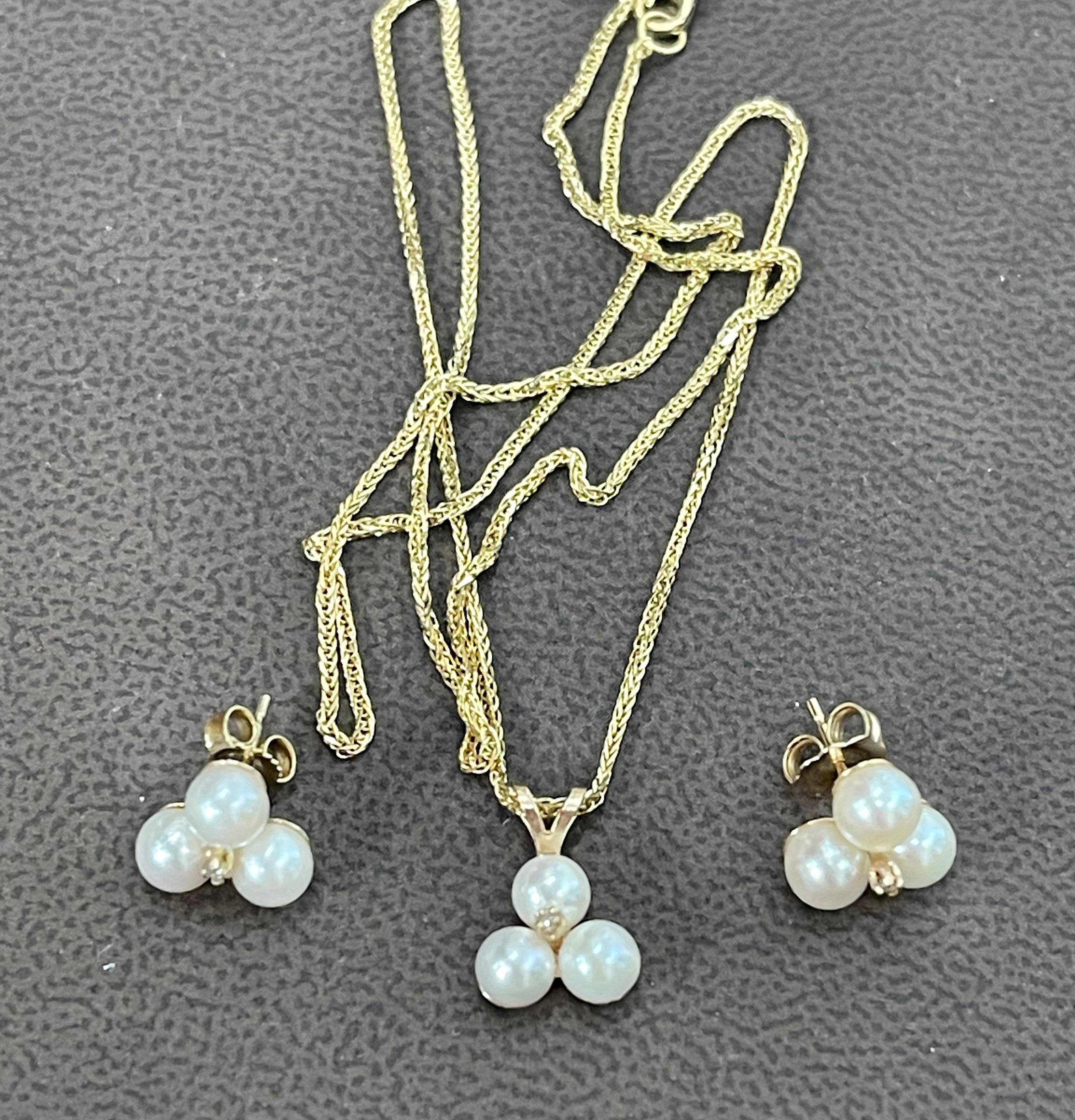 Boucles d'oreilles tripodes en perles avec pendentif assorti et chaîne en or jaune 14 carats en vente 5