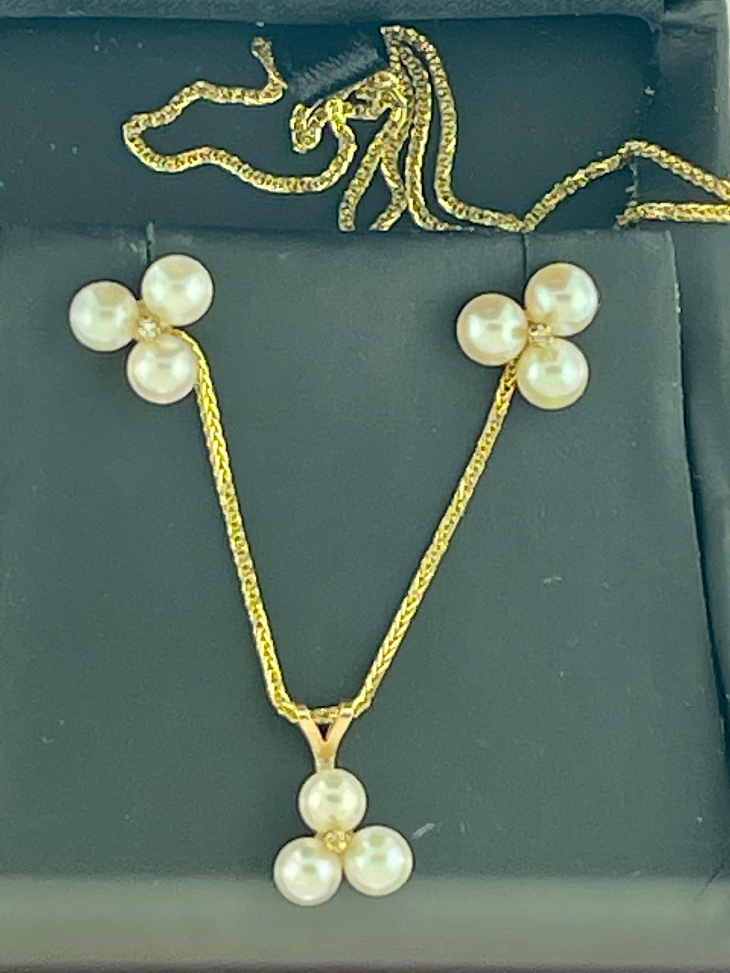 Tripod Pearl Earring with Matching Pendant & 14 Karat Yellow Gold Chain Set For Sale 1