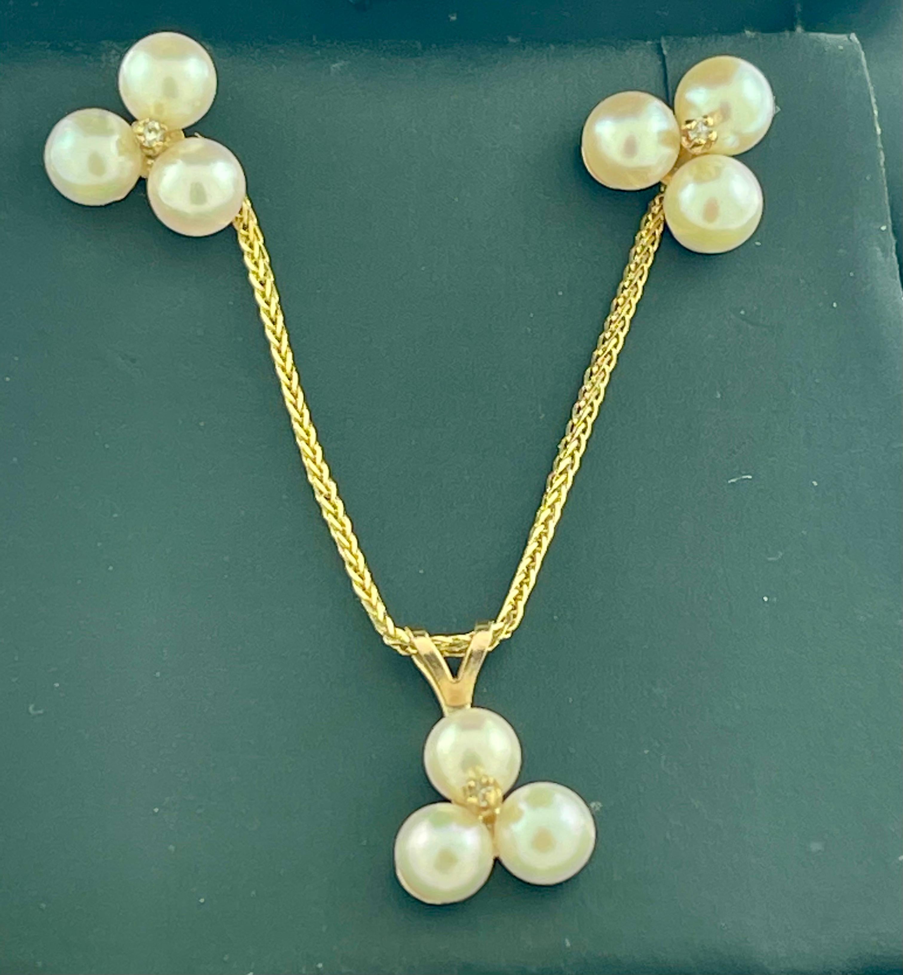 Tripod Pearl Earring with Matching Pendant & 14 Karat Yellow Gold Chain Set For Sale 3