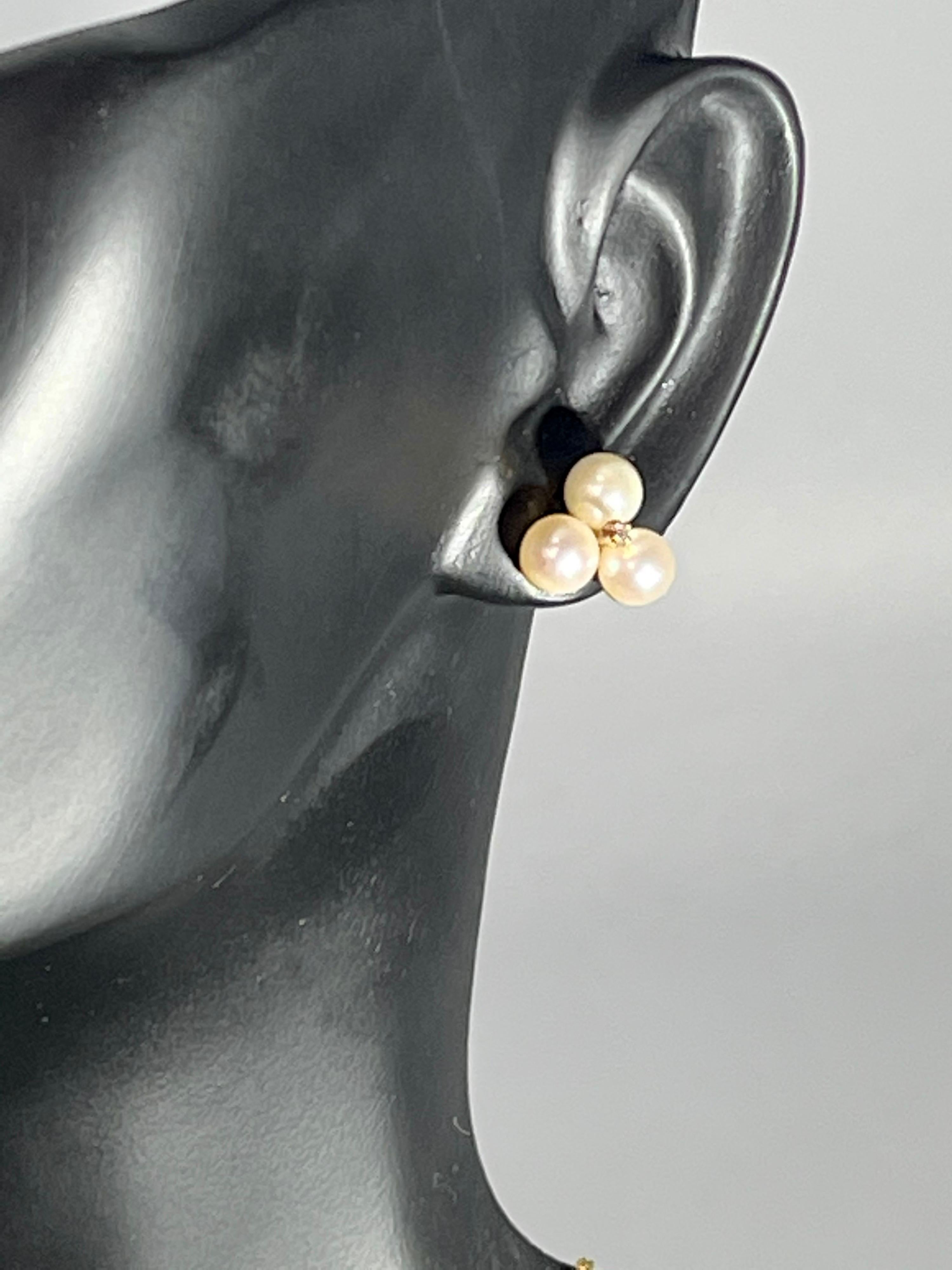 Dreibein-Perlen-Ohrstecker mit zinnfarbenem Diamant in 14 Karat Gelbgold Damen