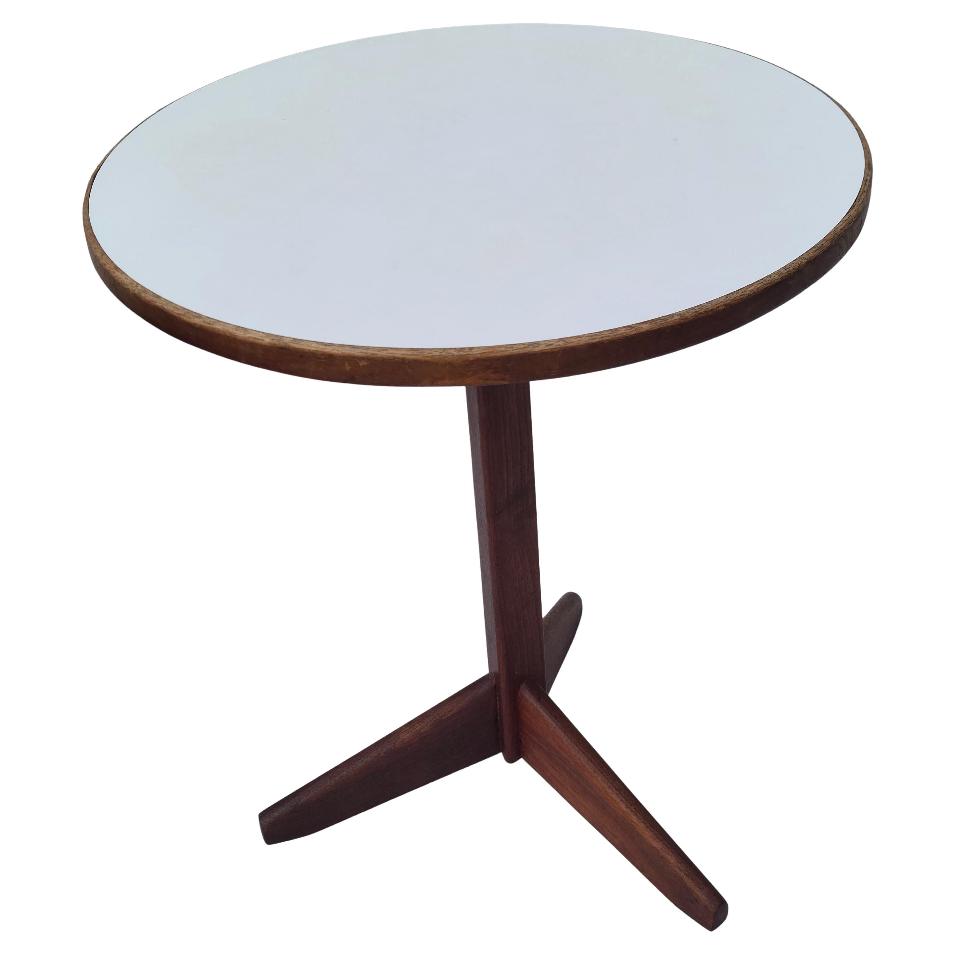 Milieu du XXe siècle Table à trépieds de Peter Pepper en vente
