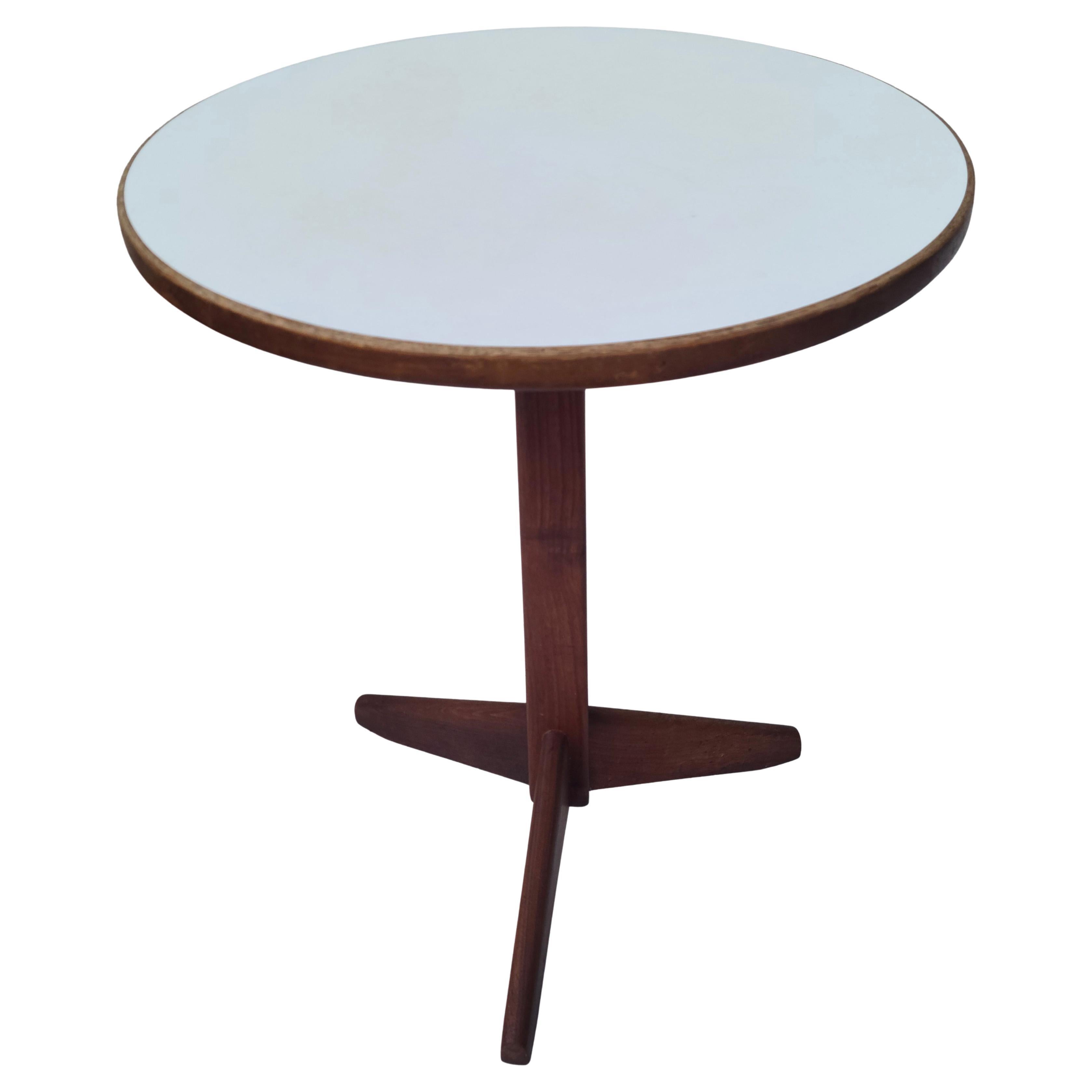 Formica Table à trépieds de Peter Pepper en vente