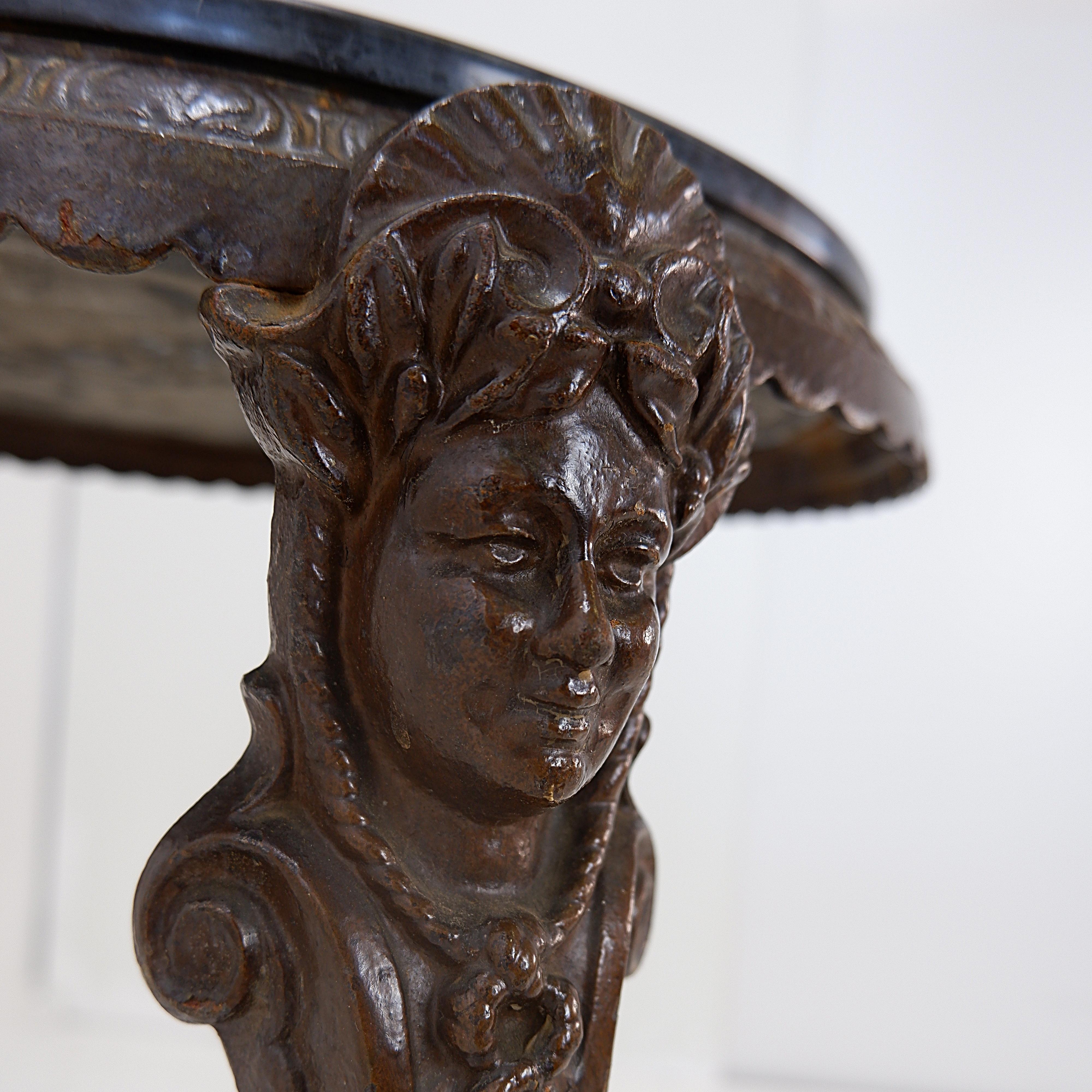 Tripod pedestal table For Sale 5