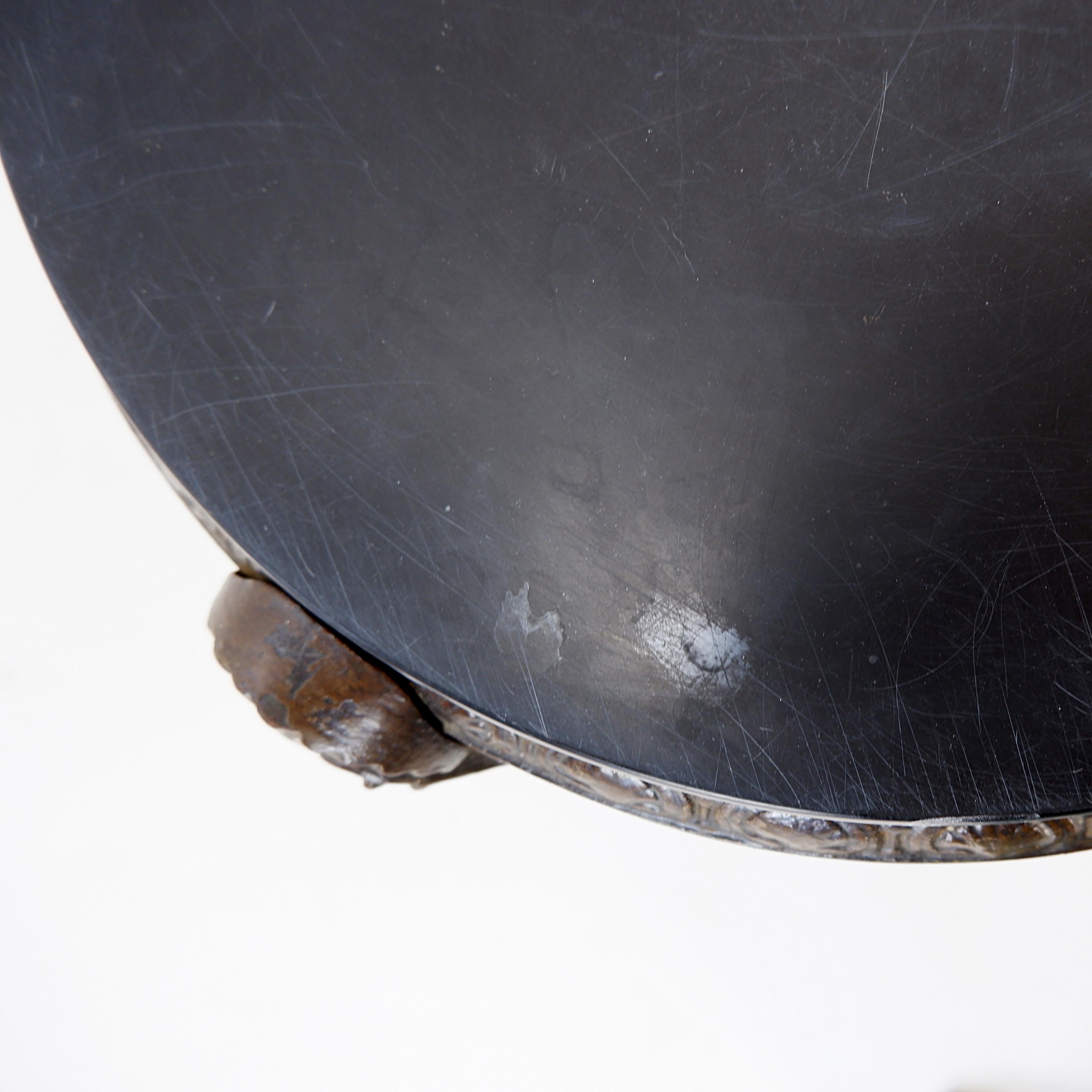 Tripod pedestal table For Sale 1