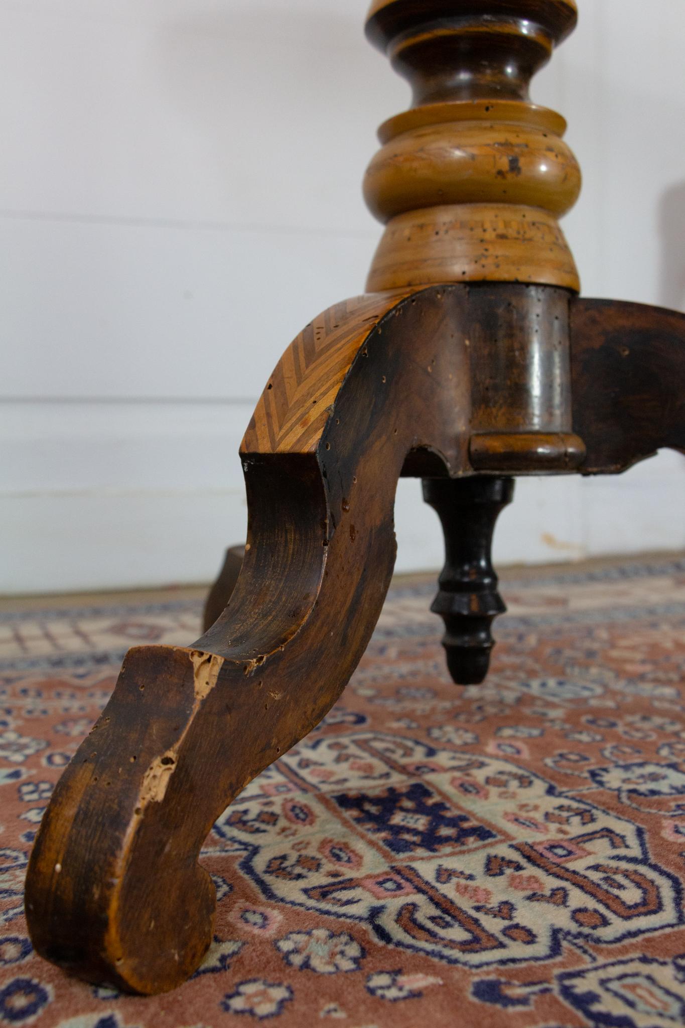 Tripod Pedestal Table in Marquetry and Mixed Wood, Italy, 19th Century For Sale 5