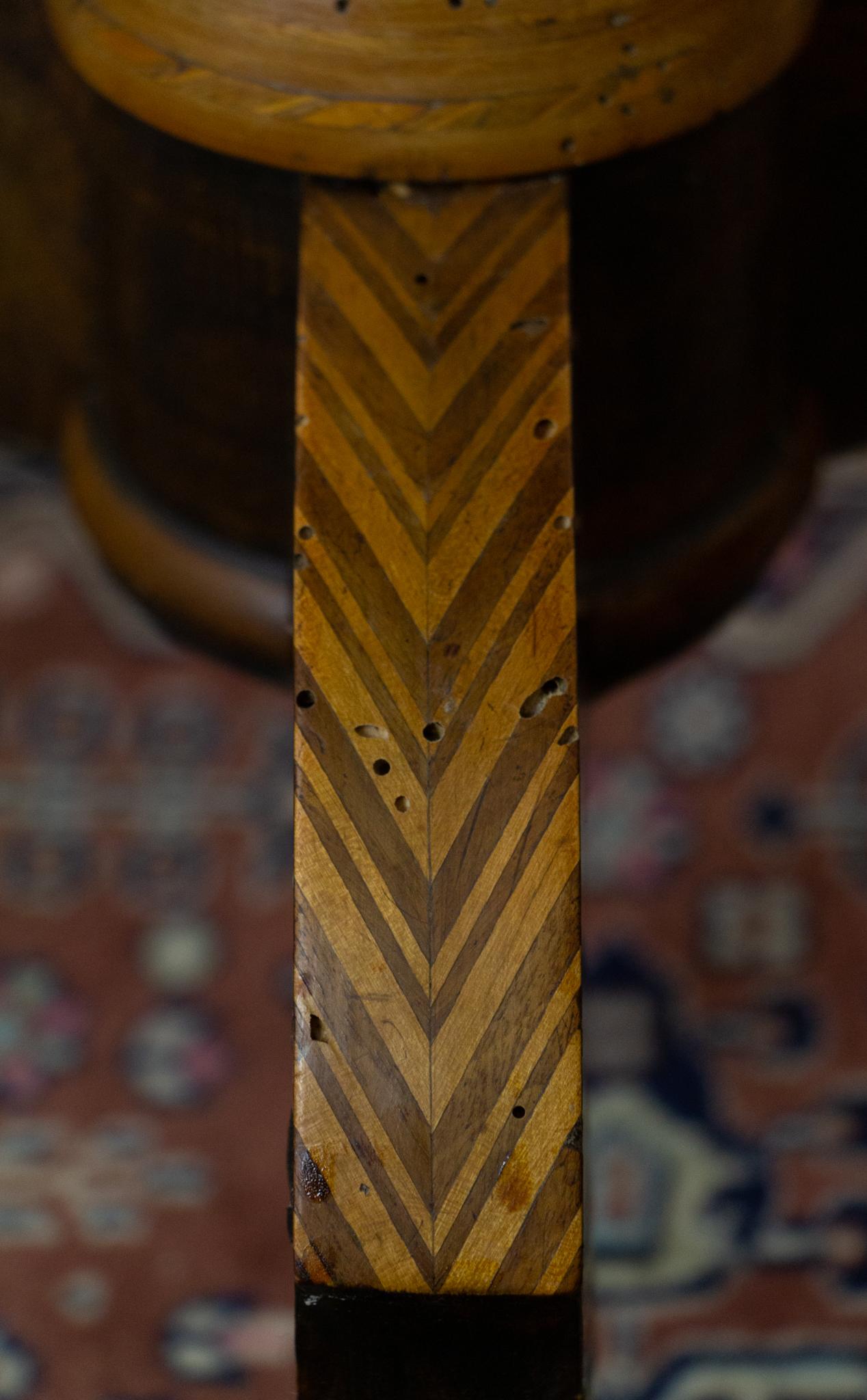 Tripod Pedestal Table in Marquetry and Mixed Wood, Italy, 19th Century In Good Condition For Sale In Beuzevillette, FR